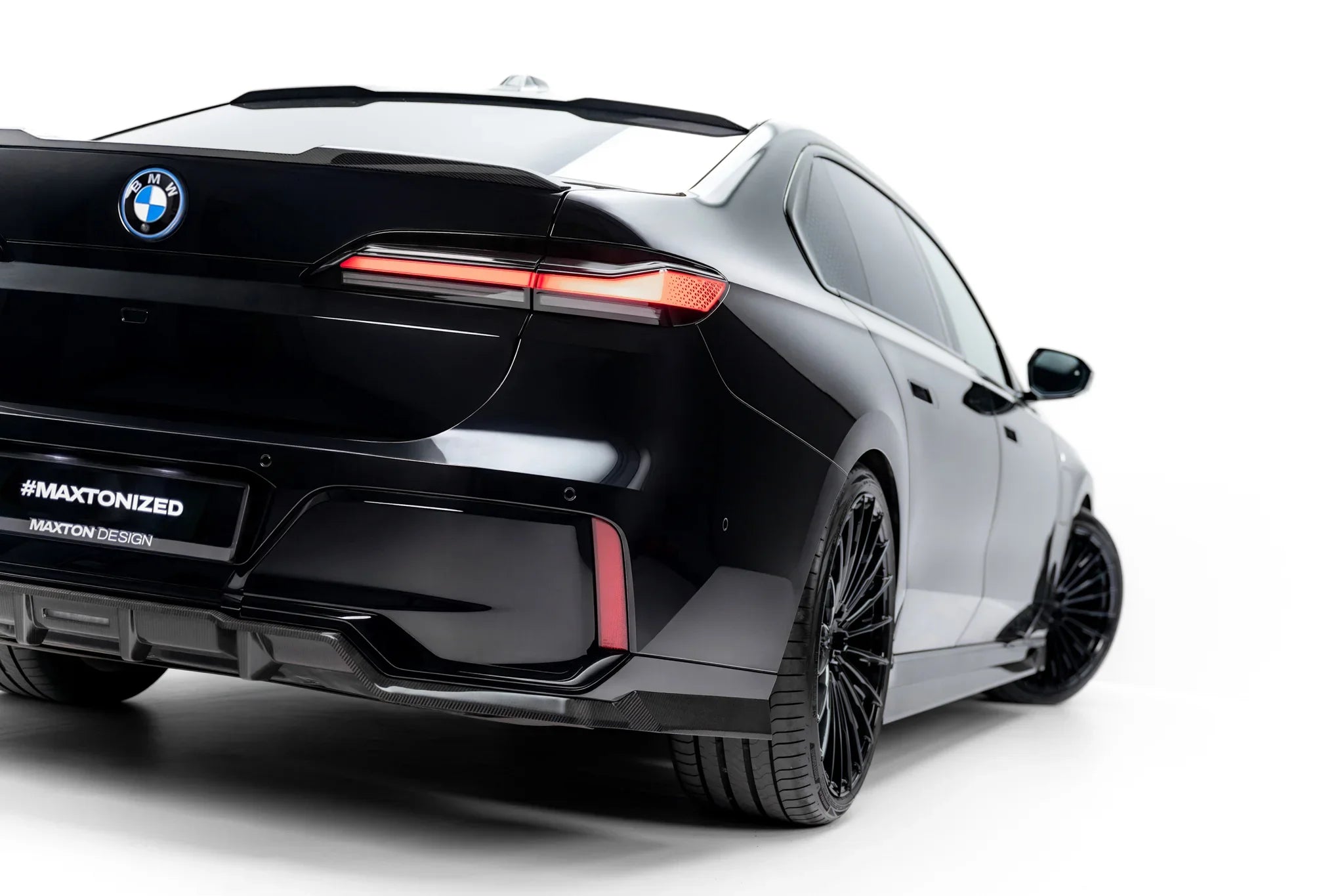 Maxton Design Splitter trasero de fibra de carbono pre-preg (with vertical bars) para BMW 7 M-Pack G70 - imagen 2
