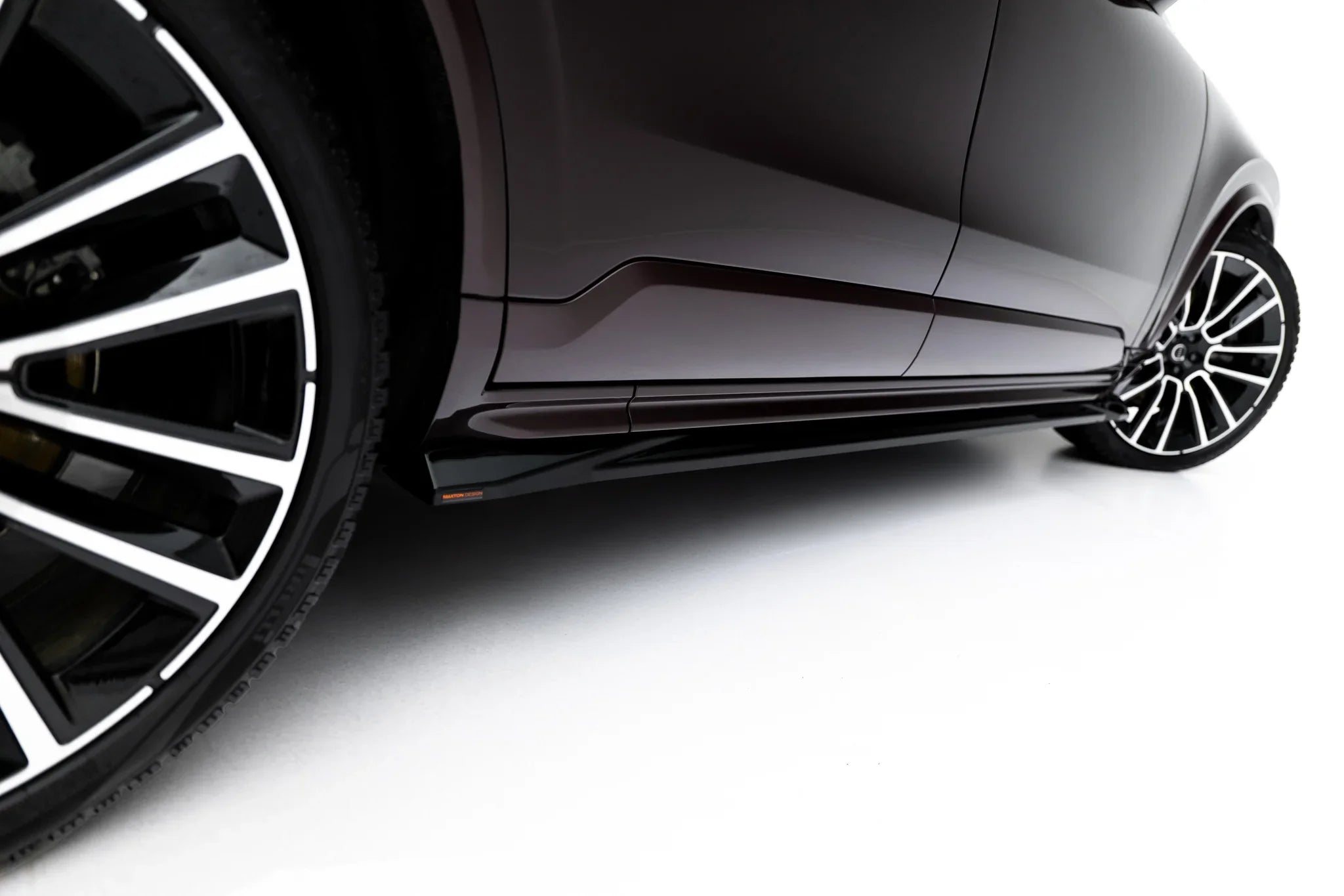 Maxton Design Difusores de taloneras laterales para Volvo XC90 Mk2 Facelift 2 - imagen 3