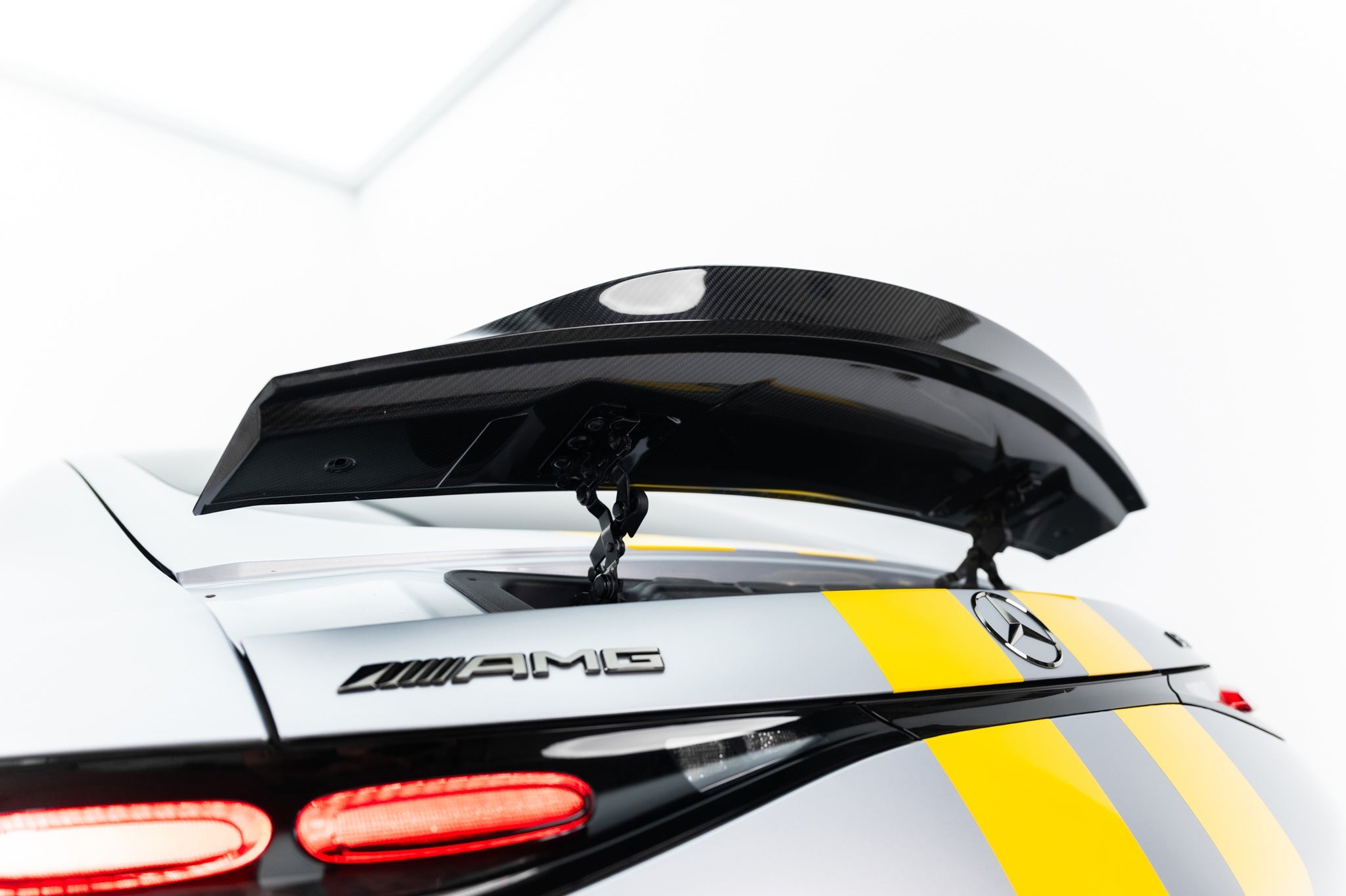Maxton Design Prepreg Carbon Spoiler V.2 para Mercedes-AMG GT 43 / 55 / 63 / 63 S E Performance C192 - imagen 9