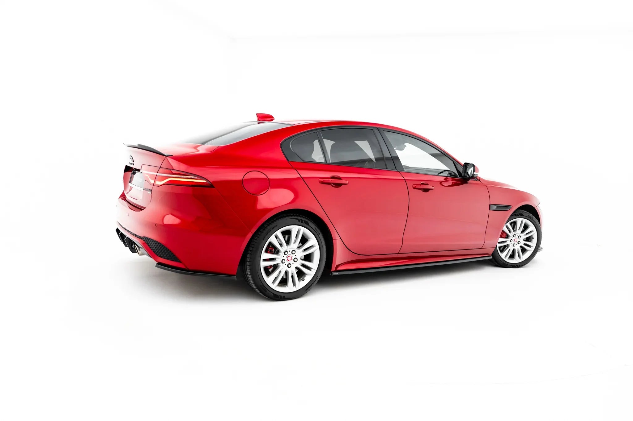 Maxton Design Set of Splitters para Jaguar XE R-Dynamic X760 Facelift - imagen 6