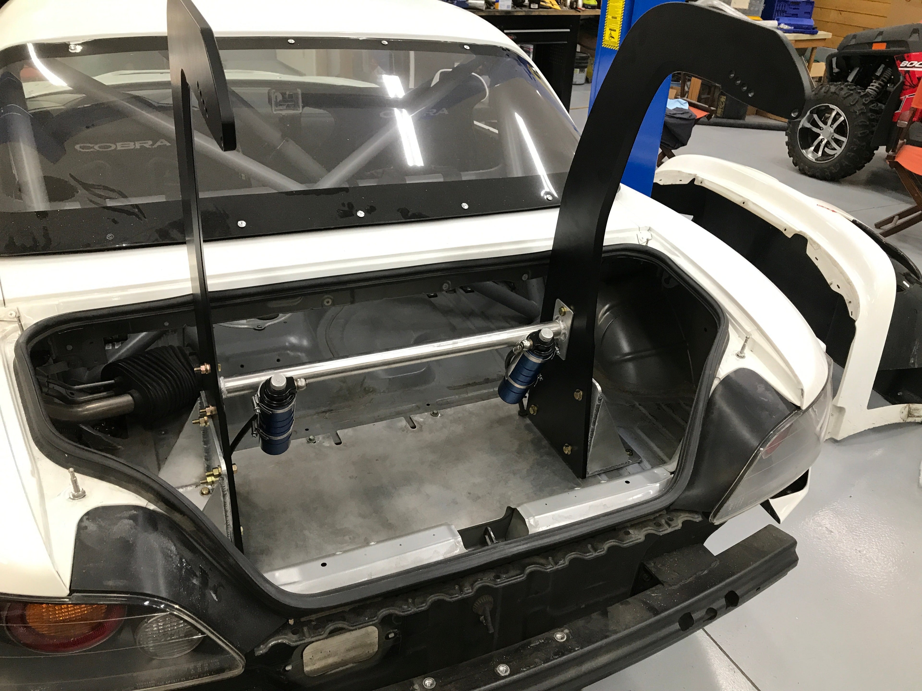 GT-1000 APR Performance para Universal a medida; anclaje obligatorio al chasis en carbono prepreg