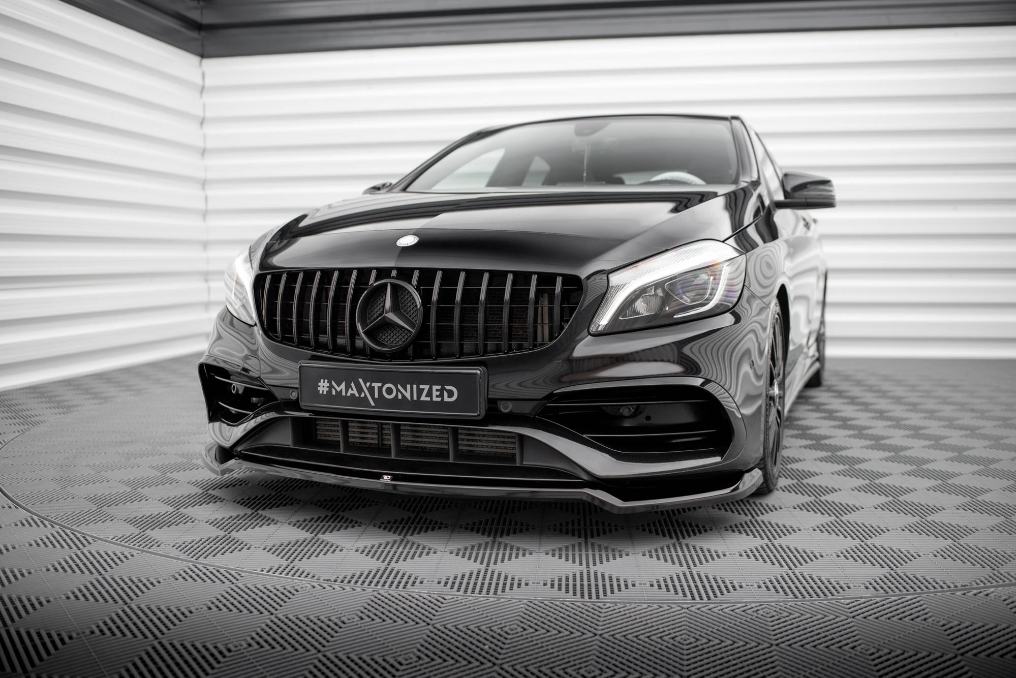 Maxton Design Set Of Splitters para Mercedes-Benz A AMG-Line W176 Facelift - imagen 3