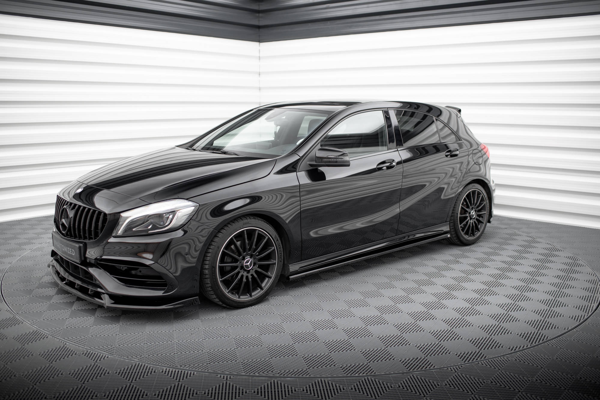 Maxton Design Set Of Splitters para Mercedes-Benz A AMG-Line W176 Facelift - imagen 1