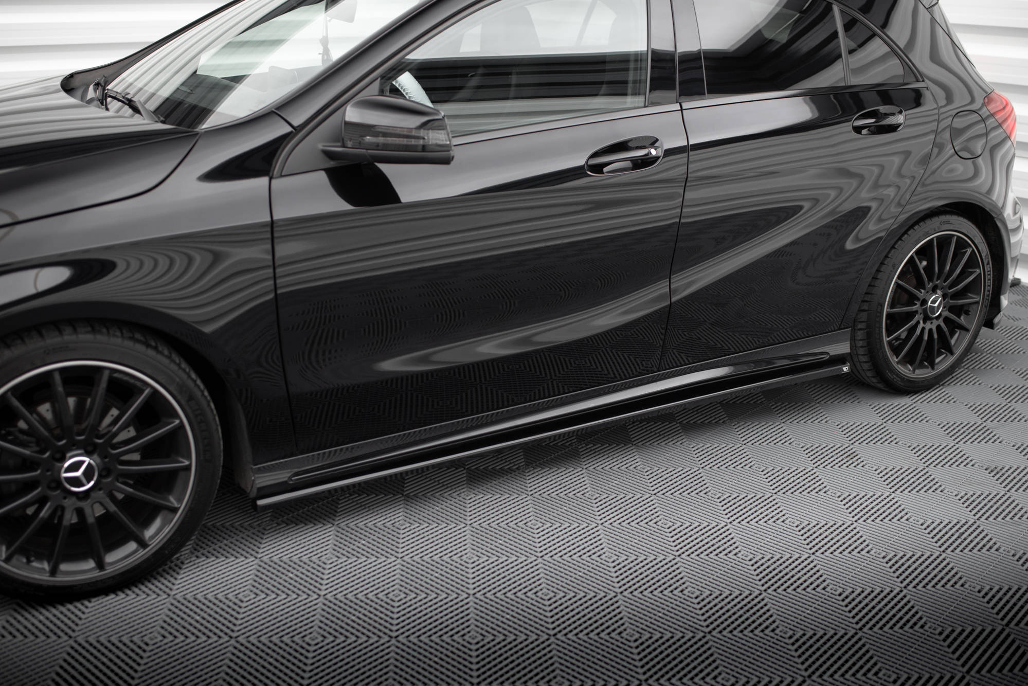 Maxton Design Set Of Splitters para Mercedes-Benz A AMG-Line W176 Facelift - imagen 5