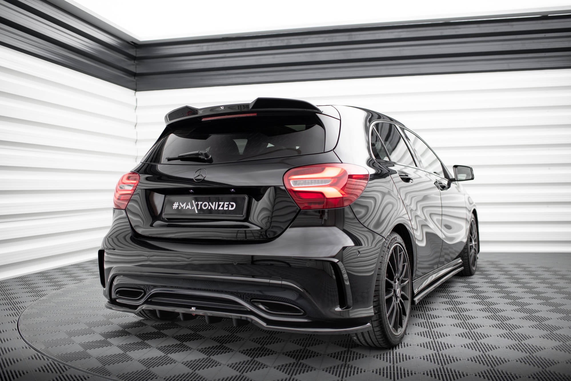 Maxton Design Set Of Splitters para Mercedes-Benz A AMG-Line W176 Facelift - imagen 10