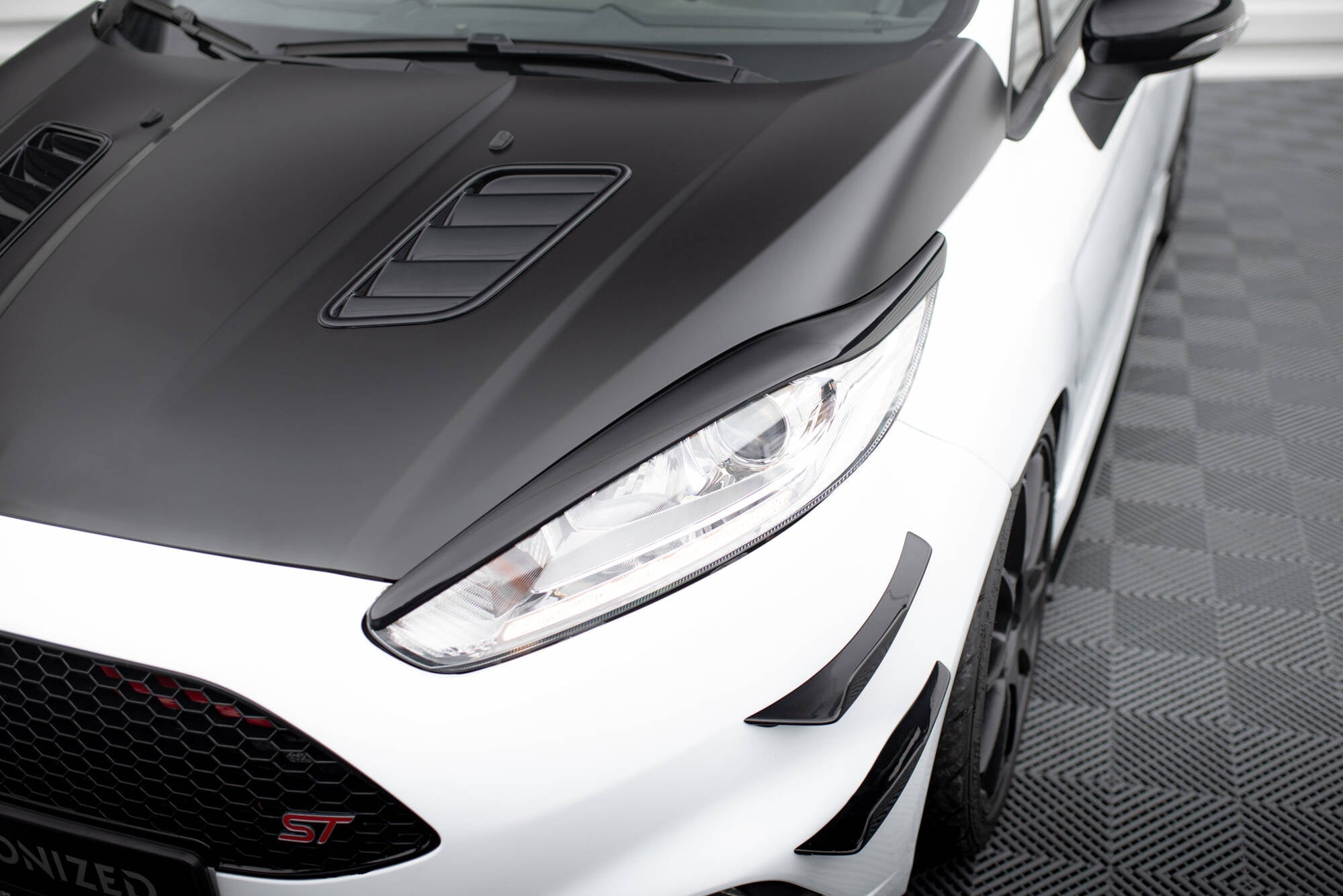 Maxton Design Eyebrows V.1 para Ford Fiesta ST / ST-Line / Standard Mk7 Facelift - imagen 1