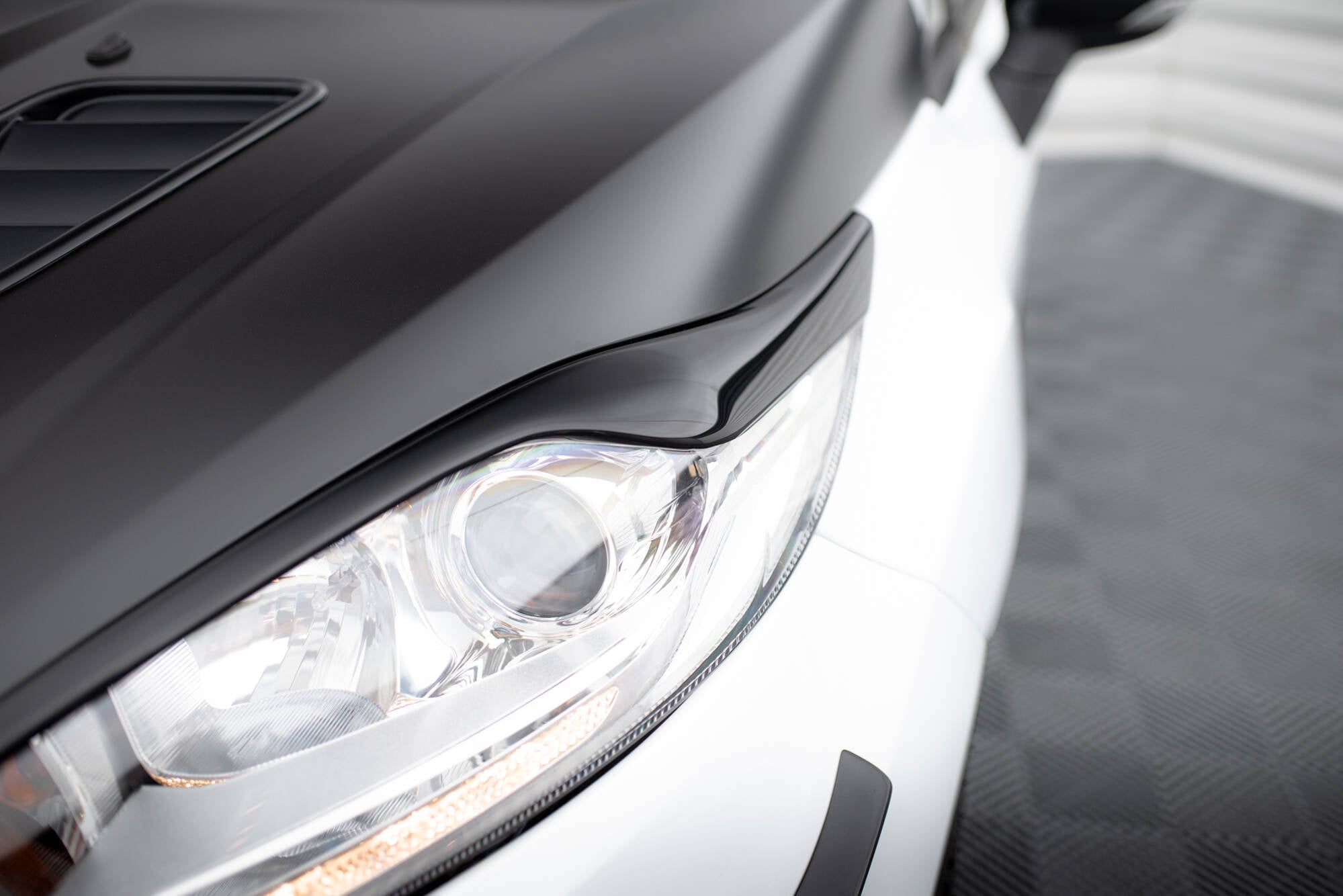Maxton Design Eyebrows V.2 para Ford Fiesta ST / ST-Line / Standard Mk7 Facelift - imagen 3