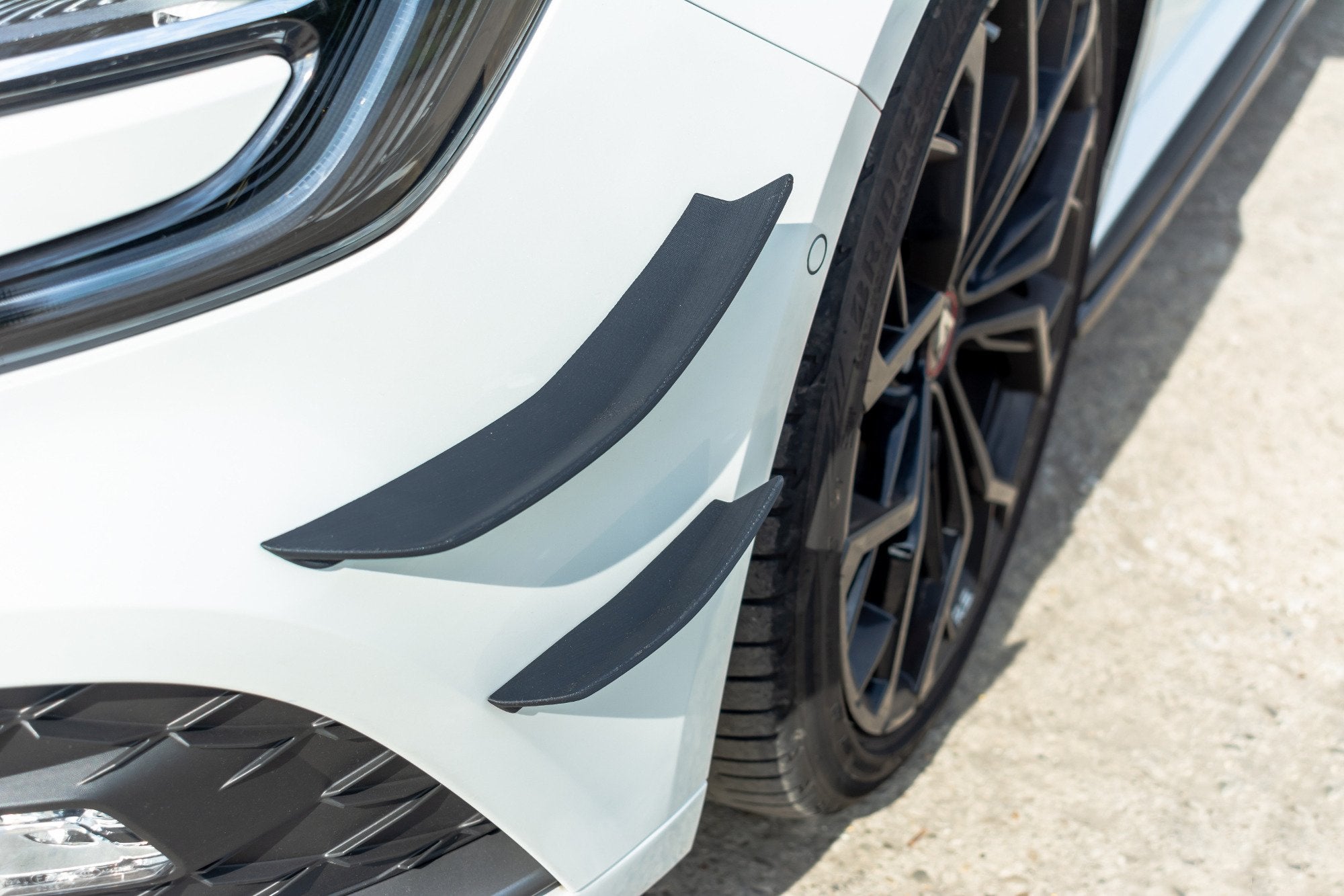 Maxton Design Paragolpes delantero Wings (Canards) para Renault Megane Mk4 RS - imagen 1