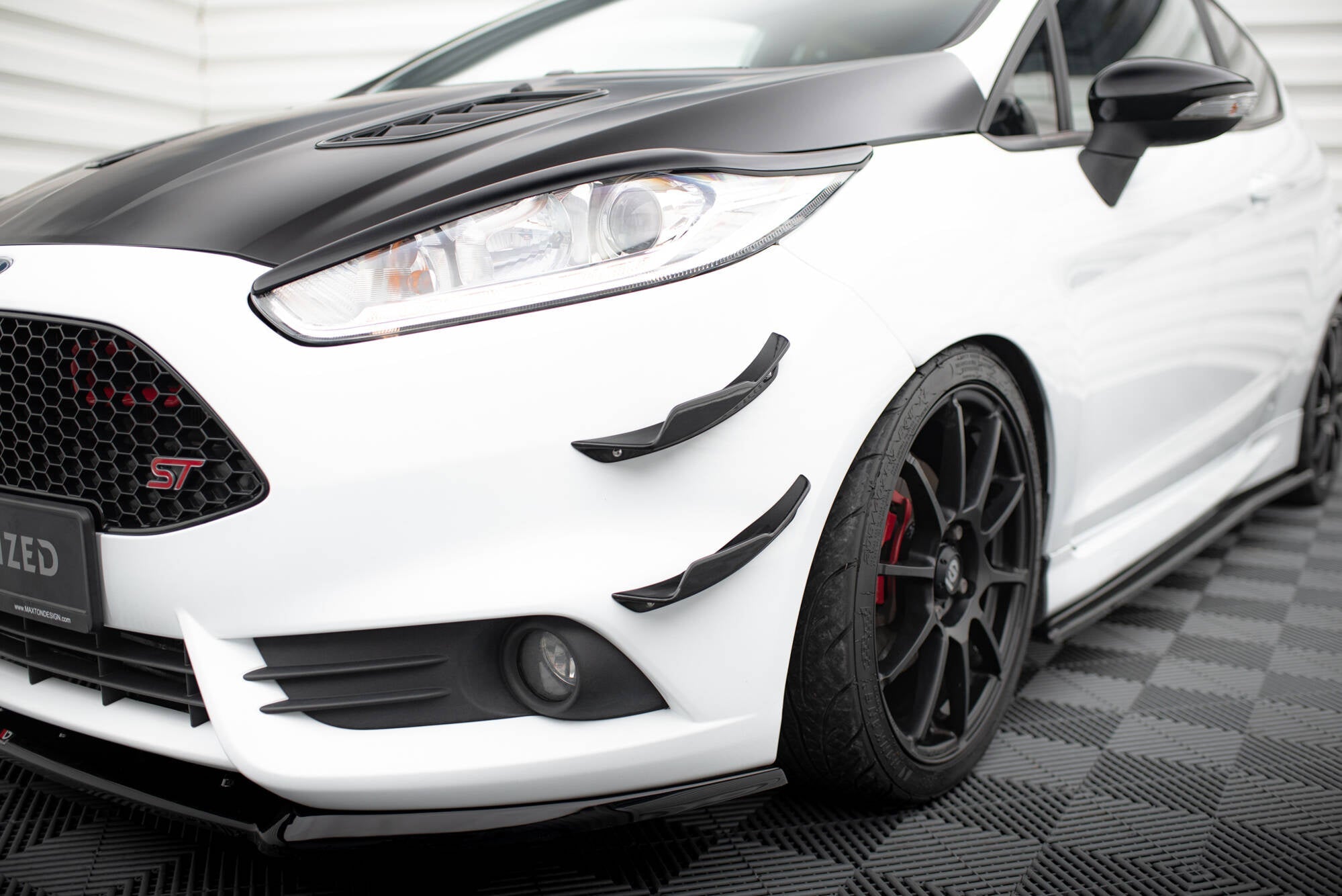 Maxton Design Paragolpes delantero Wings (Canards) para Ford Fiesta Mk7 ST Facelift - imagen 1