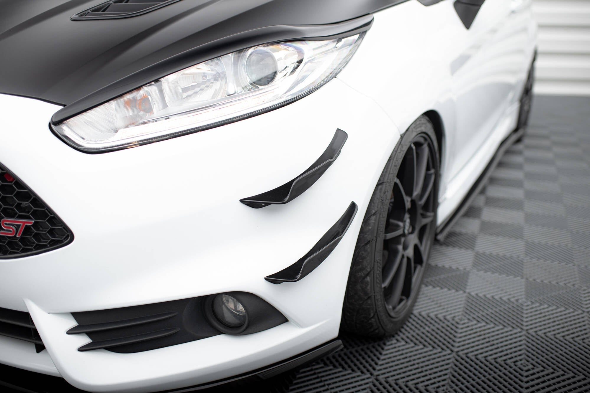 Maxton Design Paragolpes delantero Wings (Canards) para Ford Fiesta Mk7 ST Facelift - imagen 3
