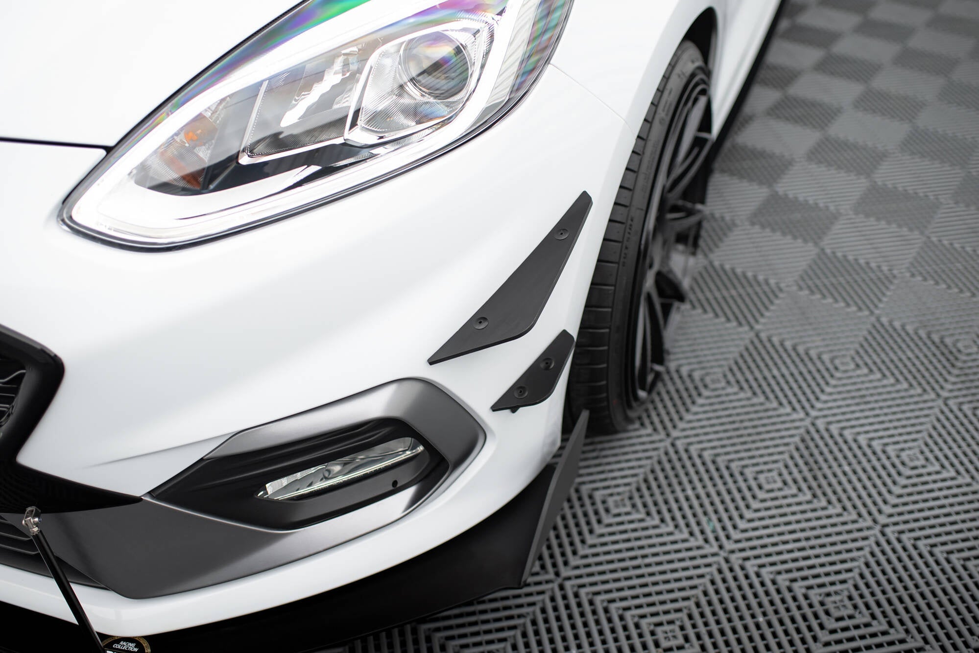Maxton Design Paragolpes delantero Wings (Canards) para Ford Fiesta Mk8 ST/ ST-Line - imagen 2