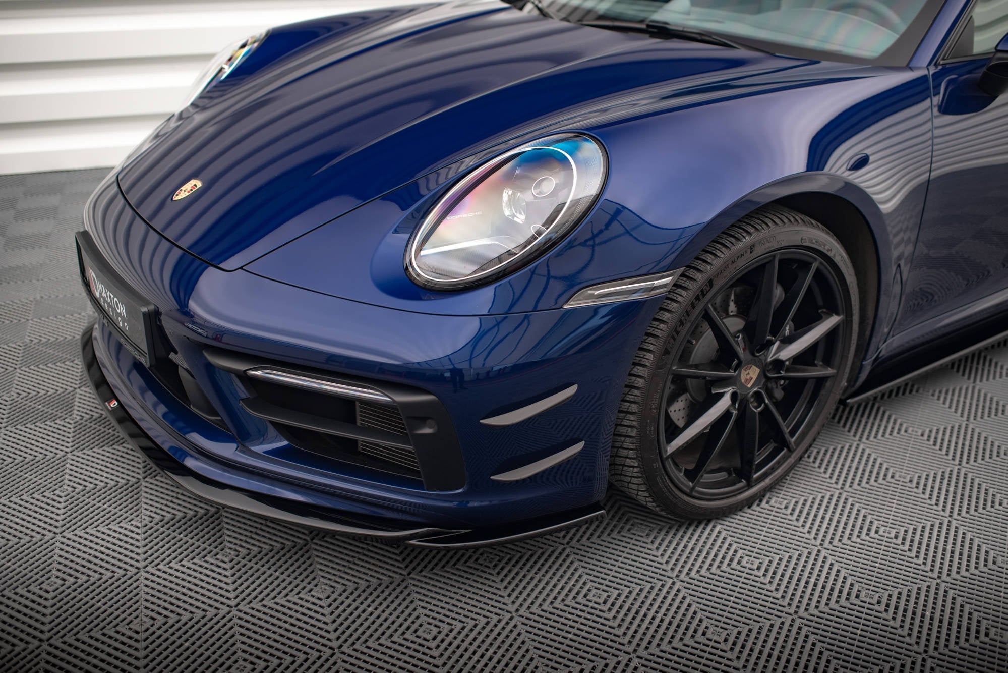 Maxton Design Paragolpes delantero Wings (Canards) para Porsche 911 Carrera Aero 992 - imagen 3