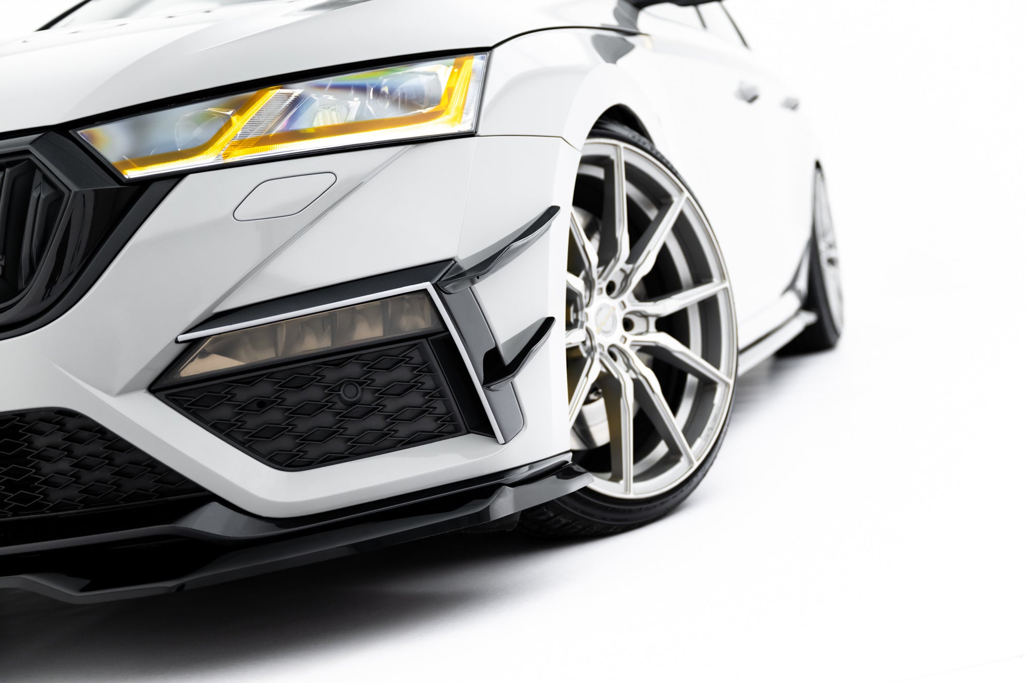 Maxton Design Paragolpes delantero Wings (Canards) para Skoda Octavia RS Mk4 - imagen 1