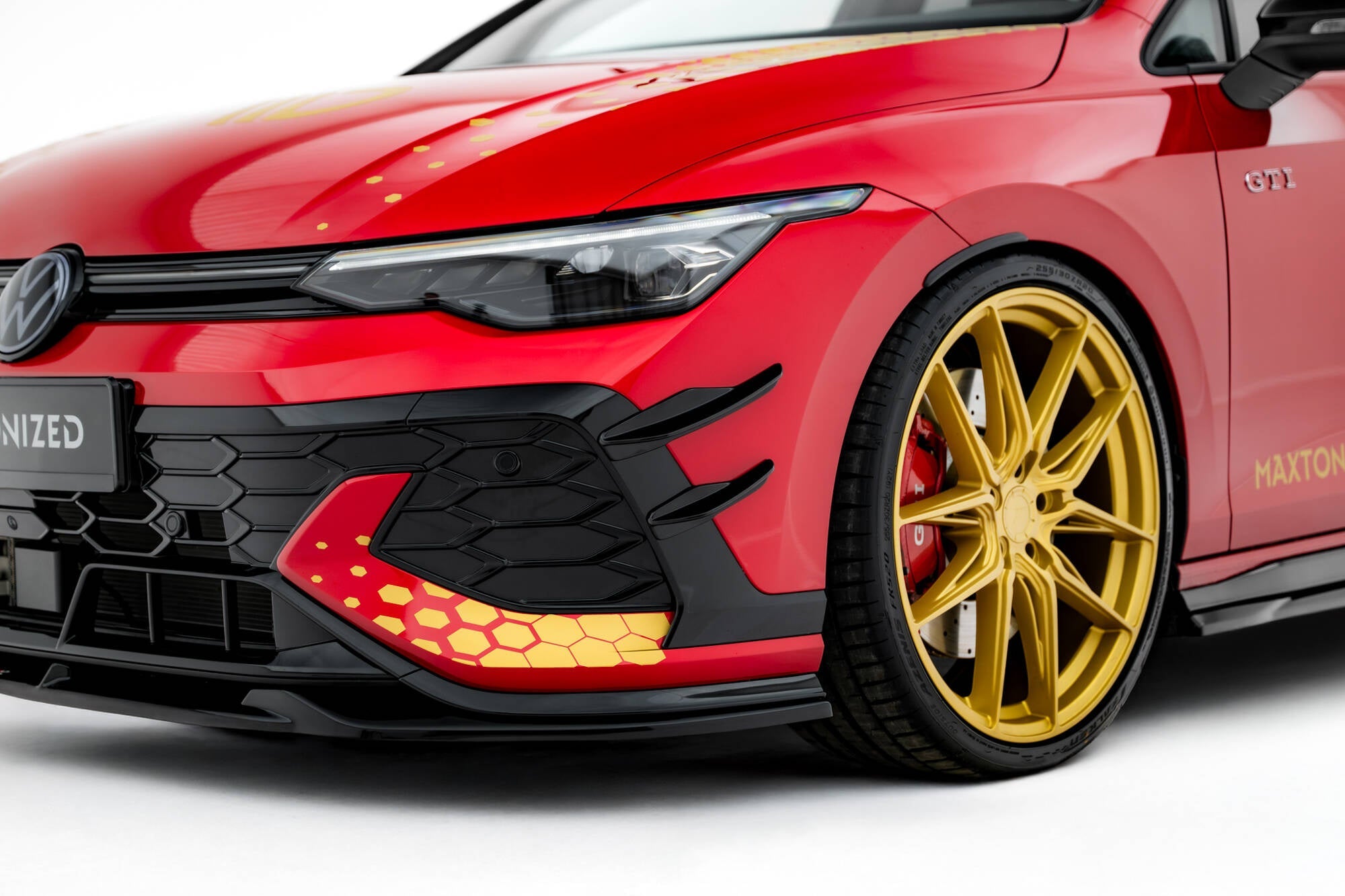 Maxton Design Paragolpes delantero Wings (Canards) para Volkswagen Golf GTI Clubsport Mk8 Facelift - imagen 1