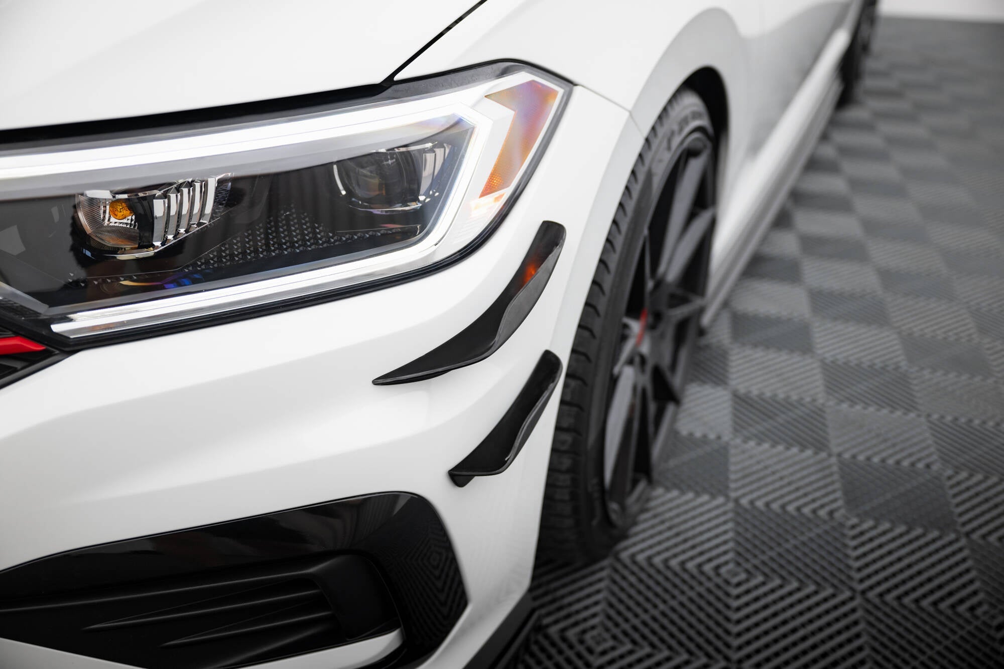 Maxton Design Paragolpes delantero Wings (Canards) para Volkswagen Jetta GLI Mk7 - imagen 1