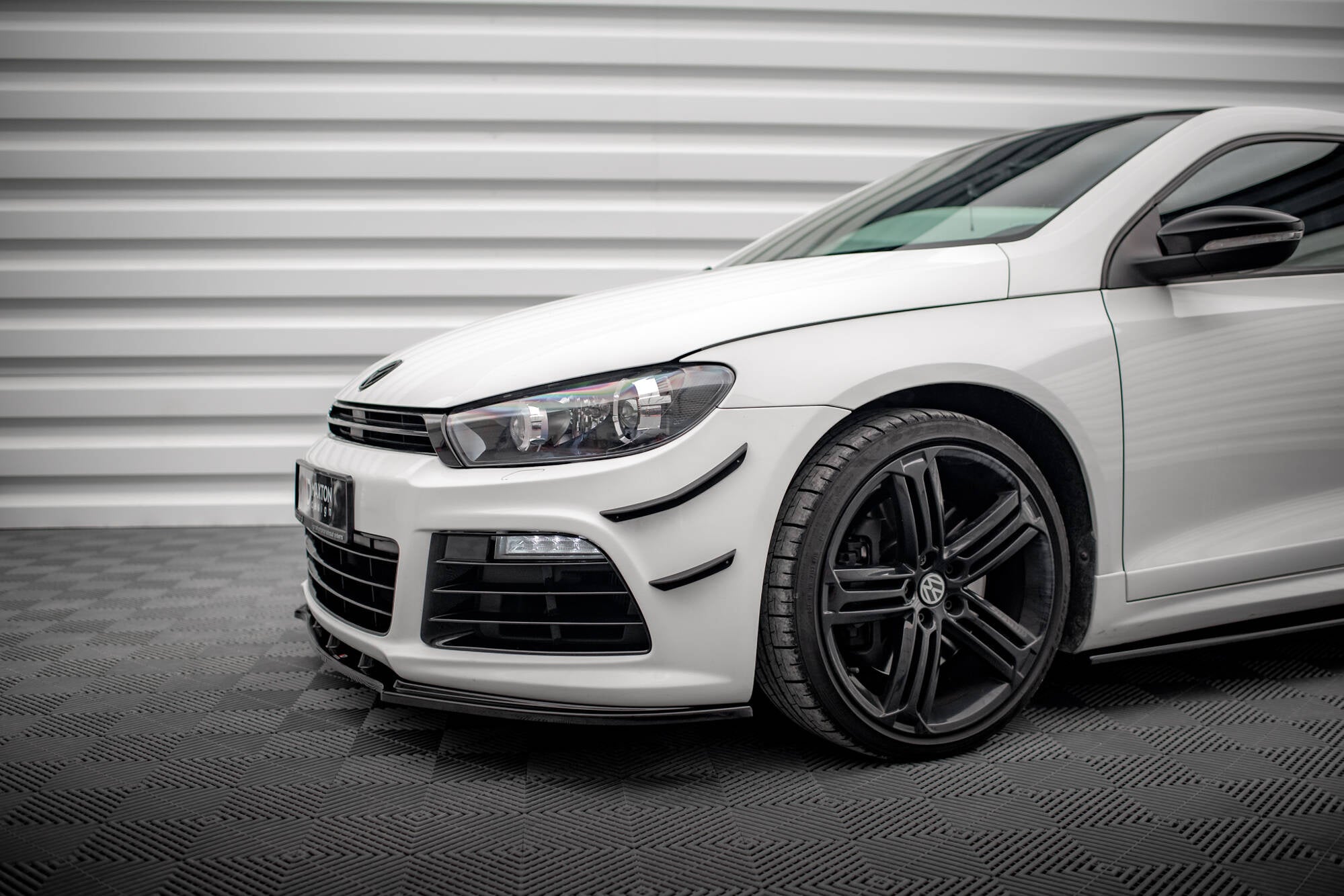 Maxton Design Paragolpes delantero Wings (Canards) para Volkswagen Scirocco R Mk3 - imagen 3