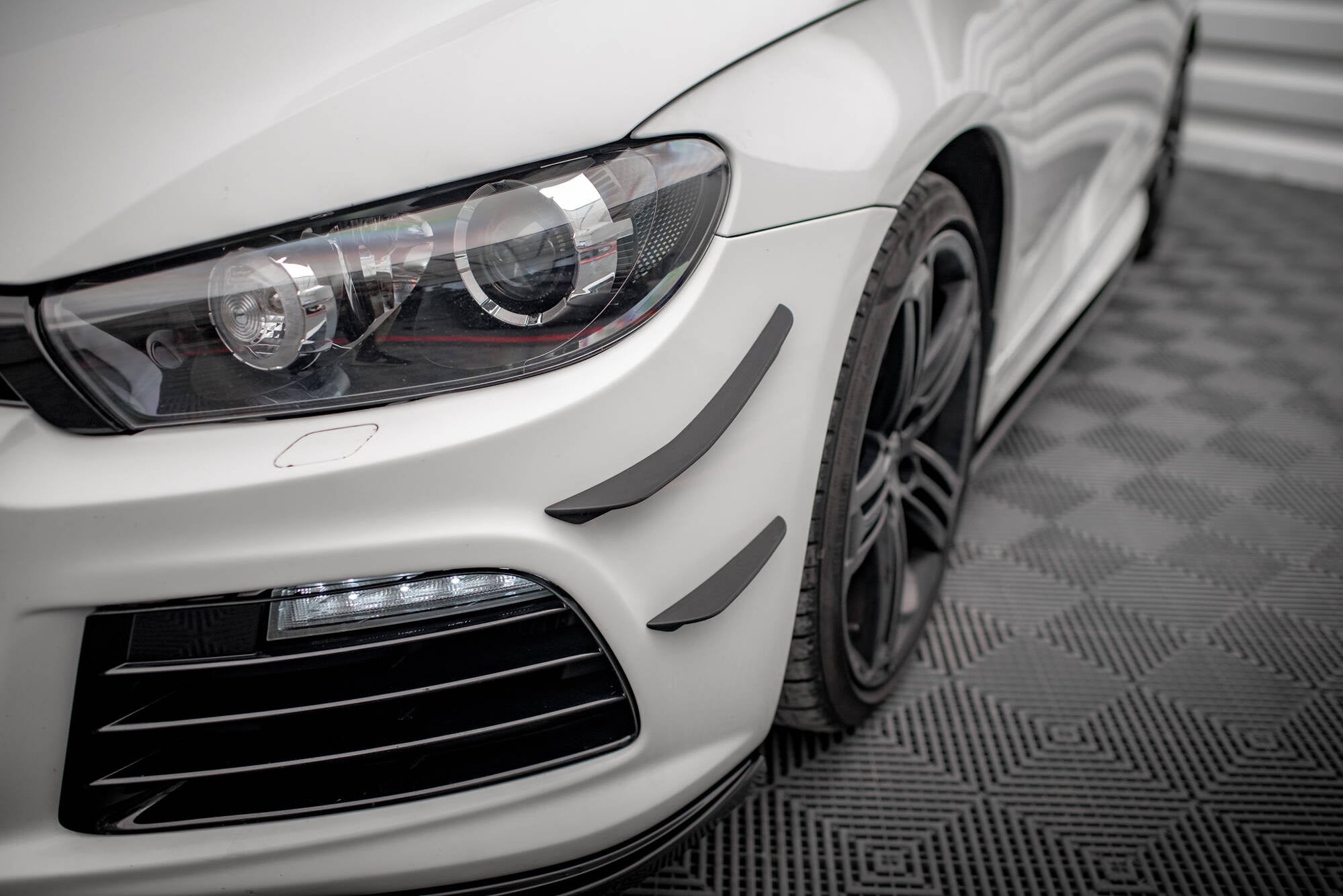 Maxton Design Paragolpes delantero Wings (Canards) para Volkswagen Scirocco R Mk3 - imagen 4