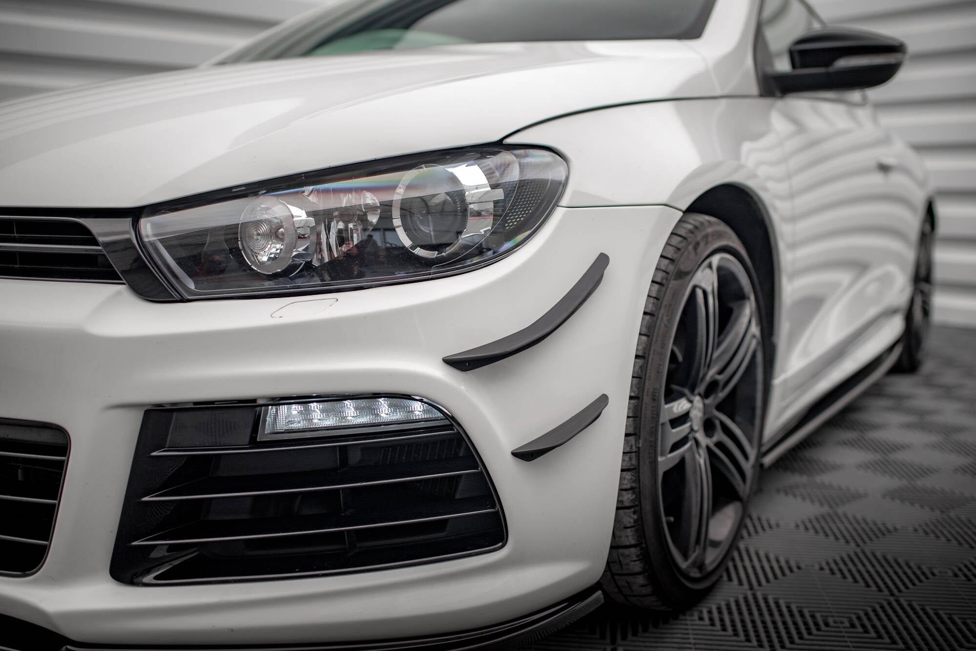 Maxton Design Paragolpes delantero Wings (Canards) para Volkswagen Scirocco R Mk3 - imagen 1