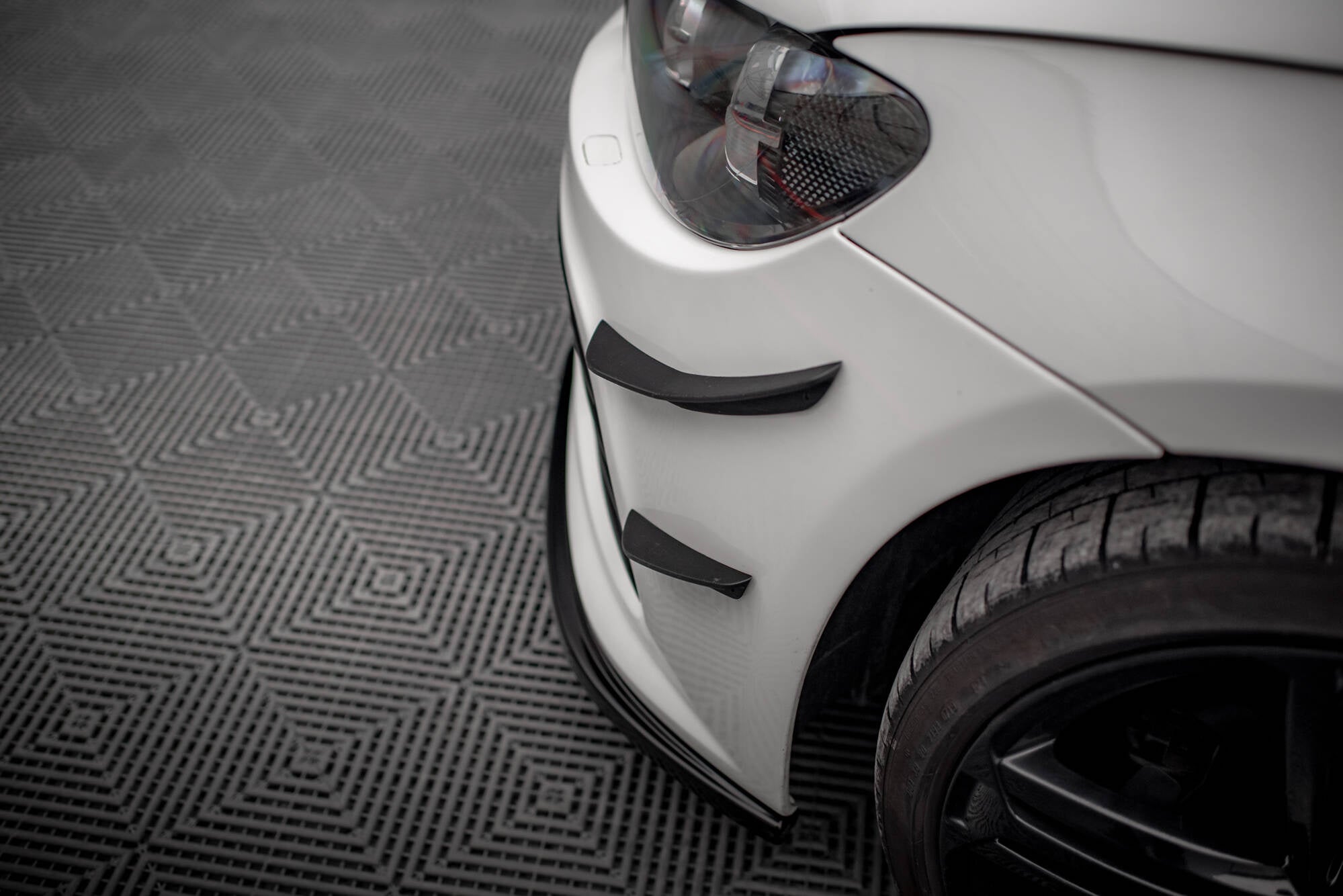 Maxton Design Paragolpes delantero Wings (Canards) para Volkswagen Scirocco R Mk3 - imagen 5