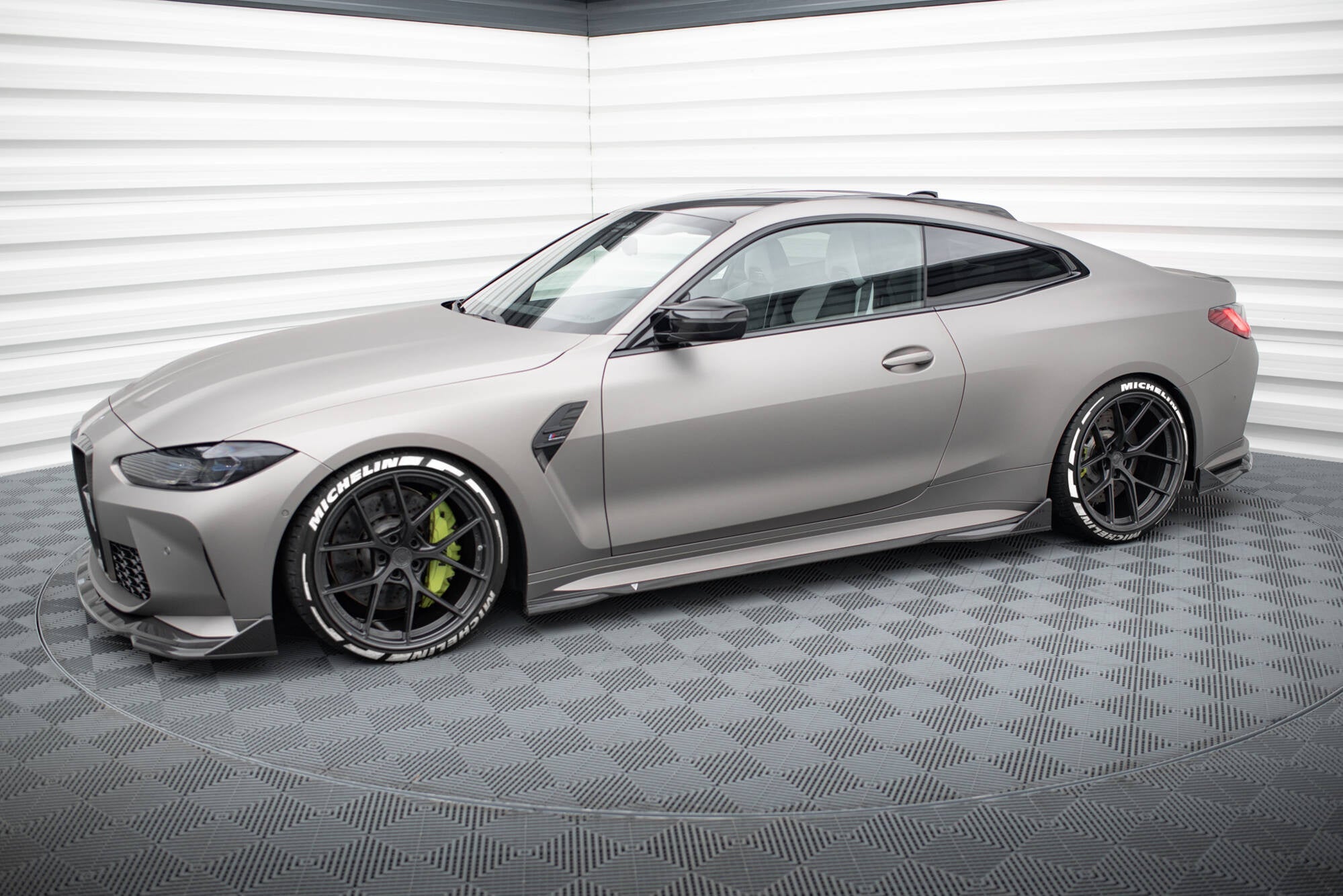 Maxton Design Prepreg Carbon Side Flaps para BMW M4 G82 / G82 Facelift - imagen 1