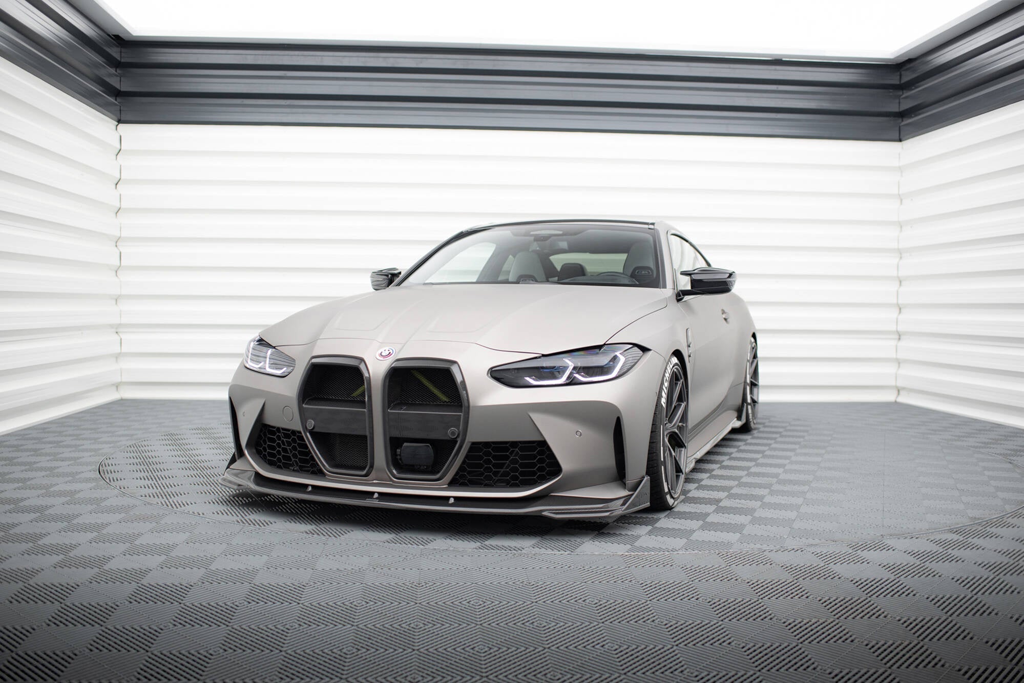 Maxton Design Prepreg Carbon Front Flaps para BMW M4 G82 / G82 Facelift - imagen 2