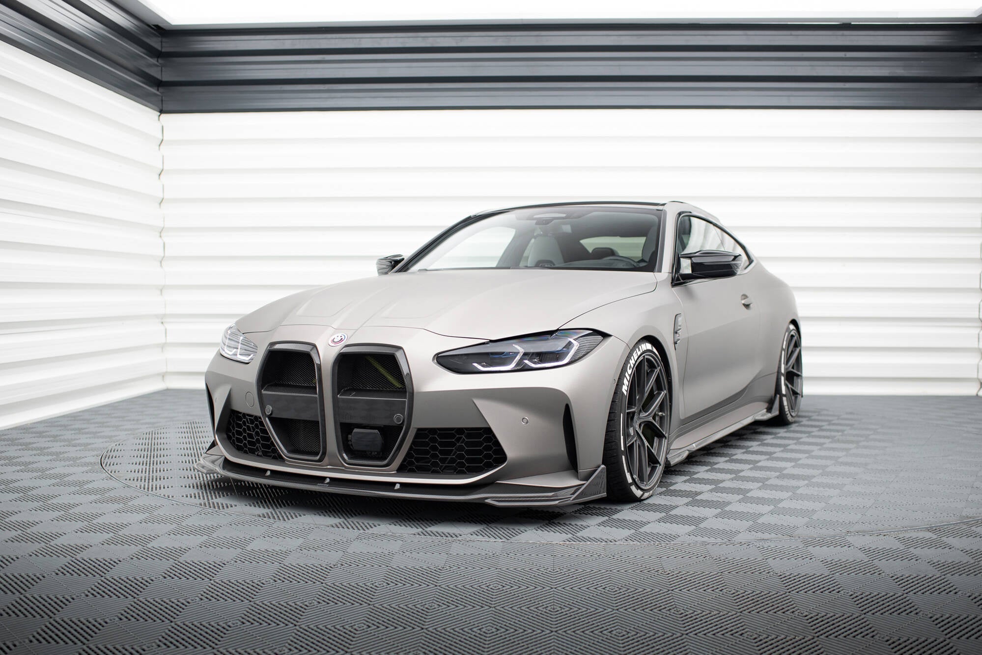 Maxton Design Prepreg Carbon Front Flaps para BMW M4 G82 / G82 Facelift - imagen 3