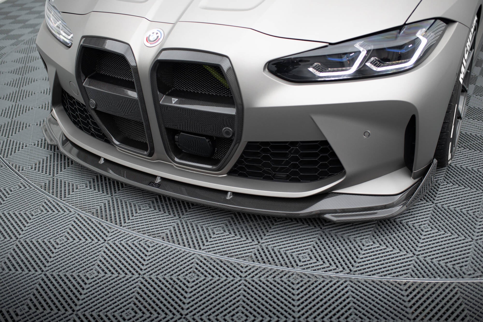 Maxton Design Prepreg Carbon Front Flaps para BMW M4 G82 / G82 Facelift - imagen 1
