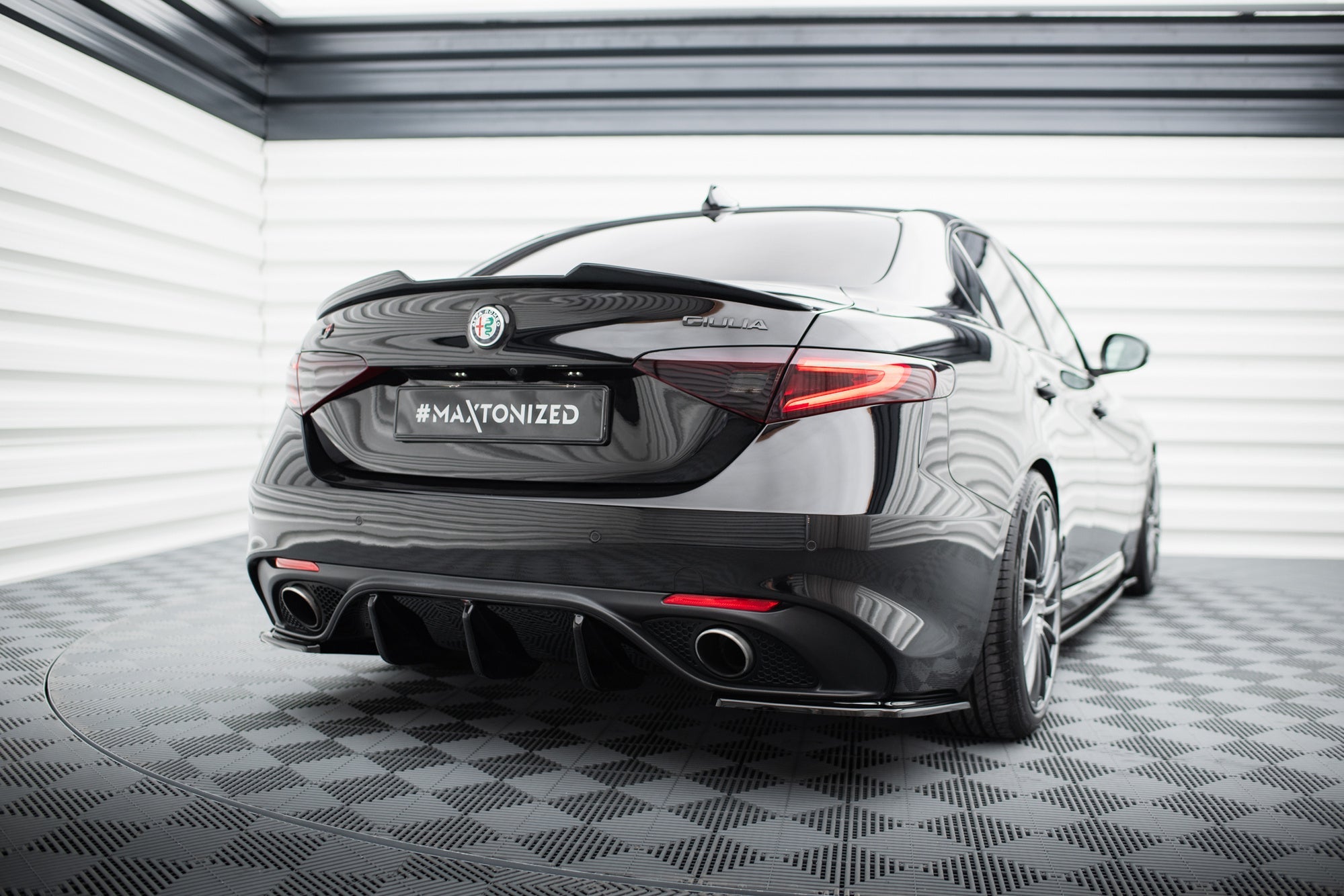 Maxton Design Difusor trasero para Alfa Romeo Giulia Veloce - imagen 3