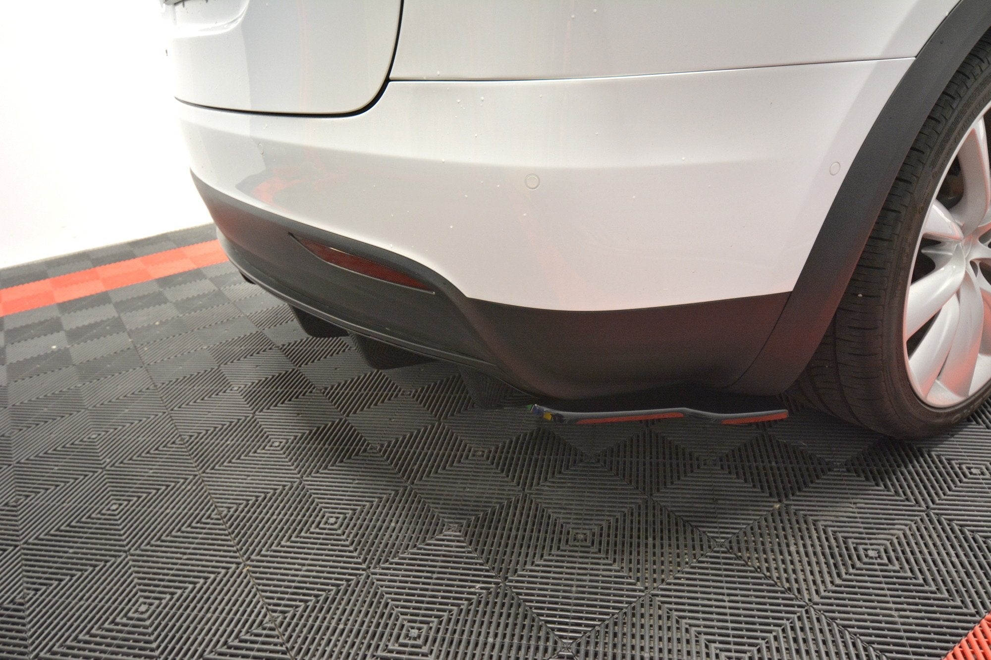 Maxton Design Difusor trasero para Tesla Model X - imagen 3