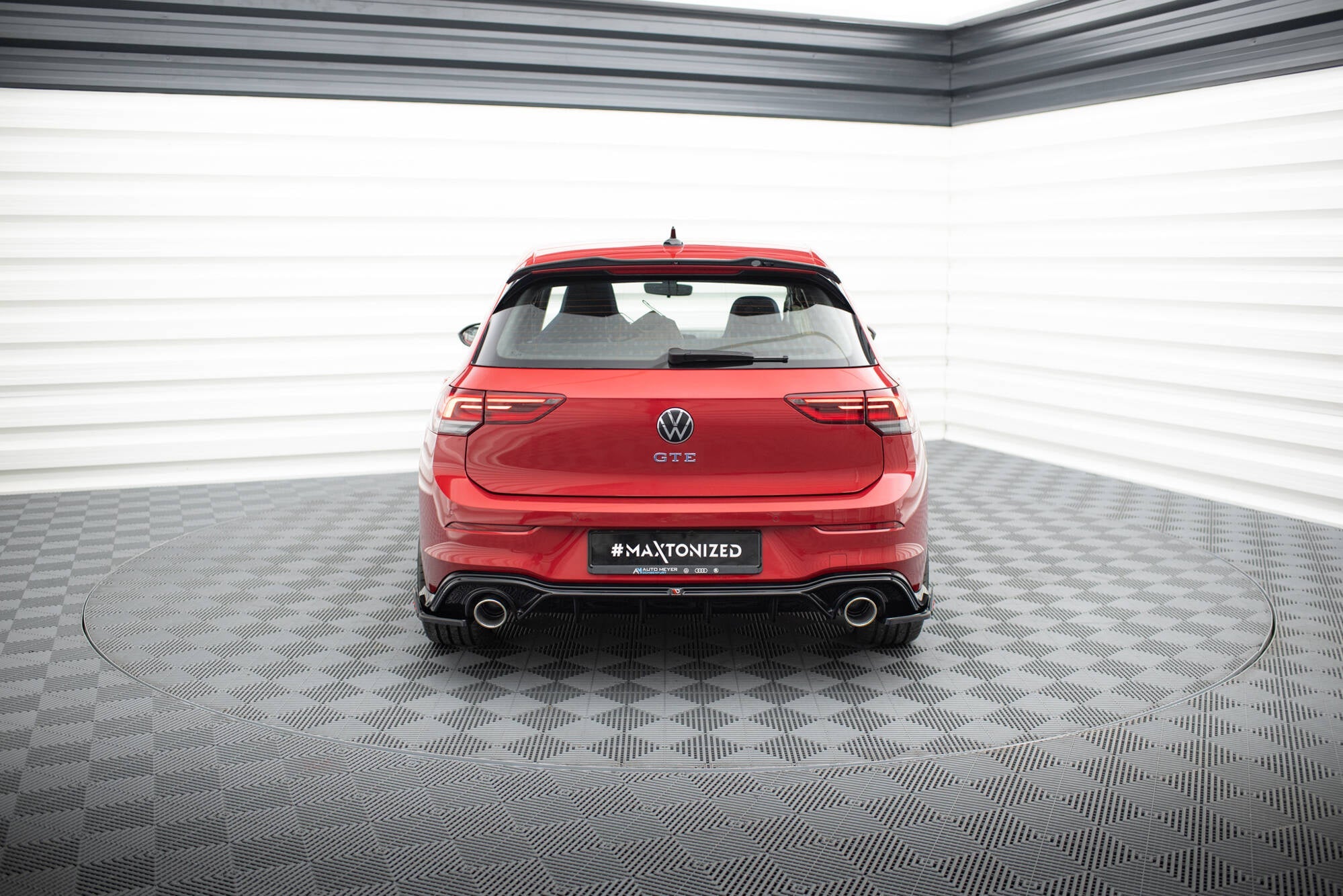 Maxton Design Difusor trasero + Exhaust Ends Imitation para Volkswagen Golf GTE / R-Line Mk8 / Mk8 Facelift - imagen 1