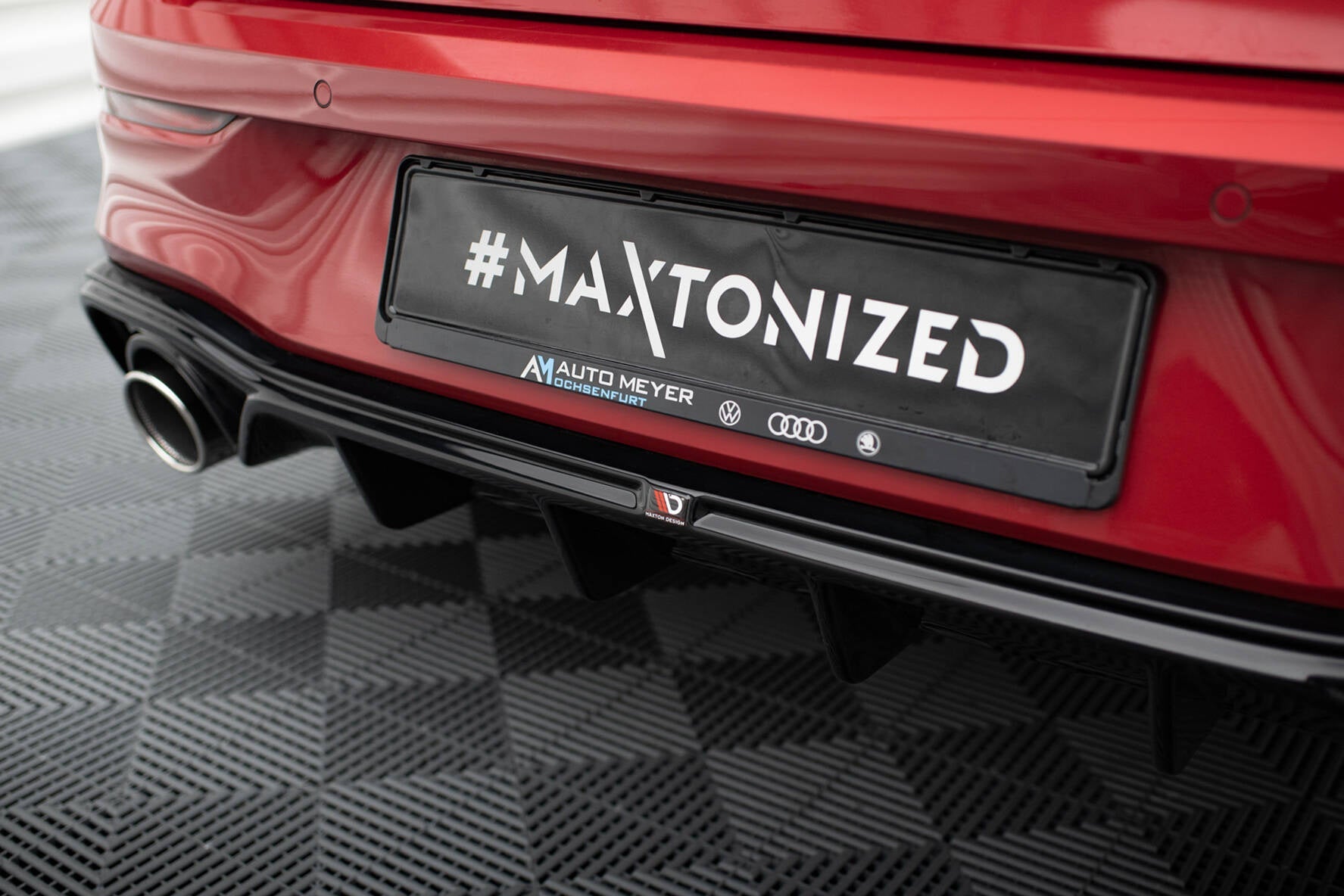 Maxton Design Difusor trasero + Exhaust Ends Imitation para Volkswagen Golf GTE / R-Line Mk8 / Mk8 Facelift - imagen 3