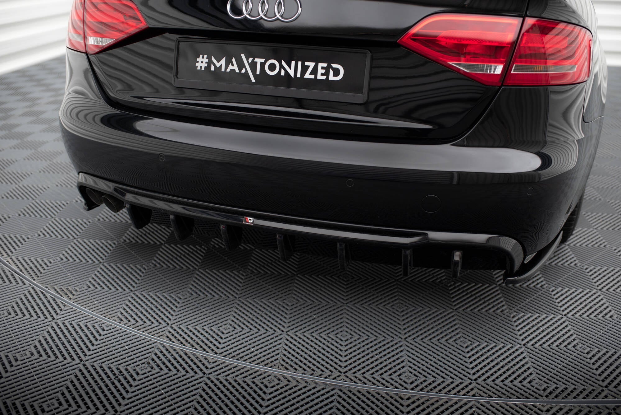 Maxton Design Difusor trasero para Audi A4 B8 (Single side dual Exhaust version) - imagen 1