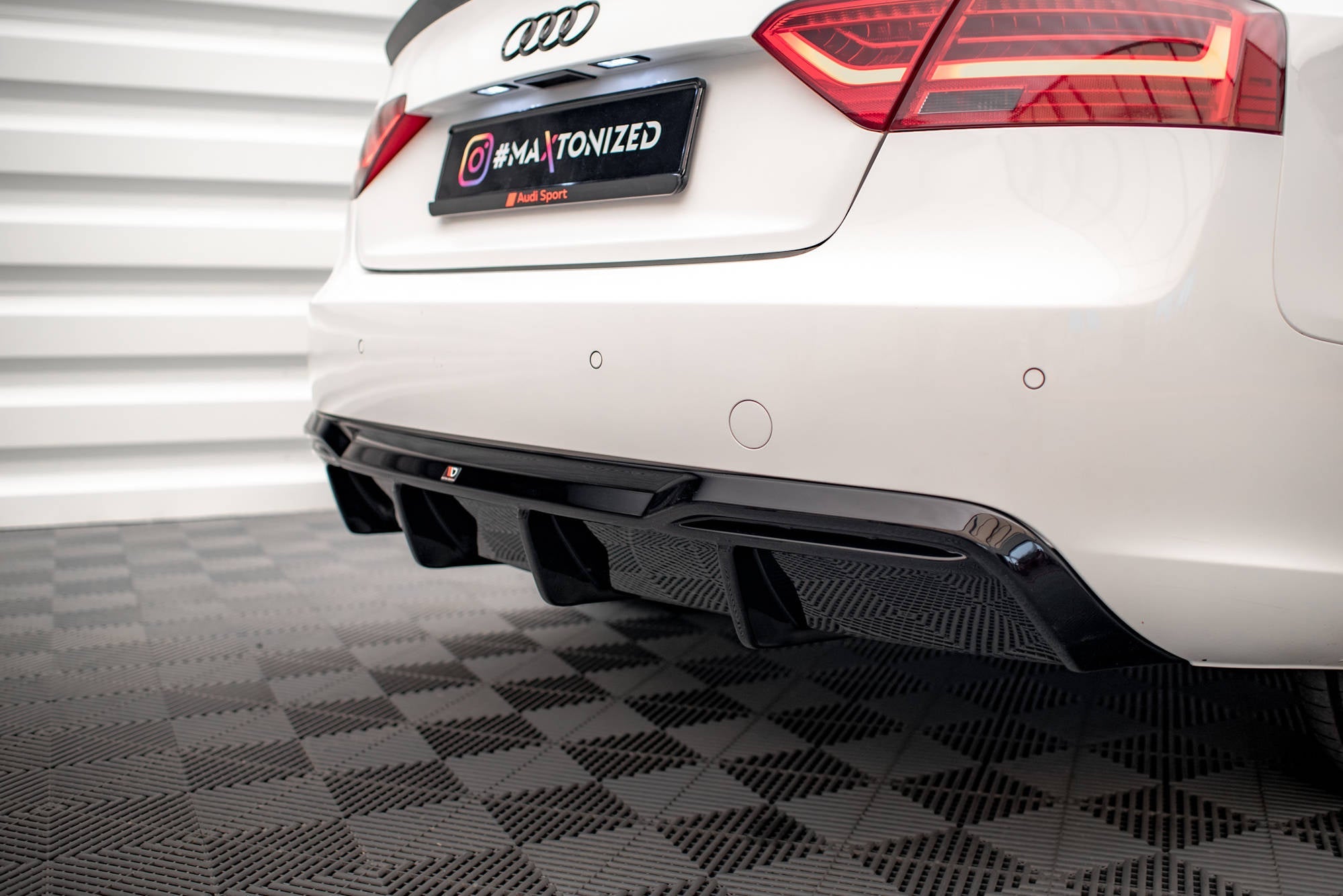 Maxton Design Difusor trasero para Audi A5 Sportback 8T Facelift (Version with dual Exhausts on one side) - imagen 5