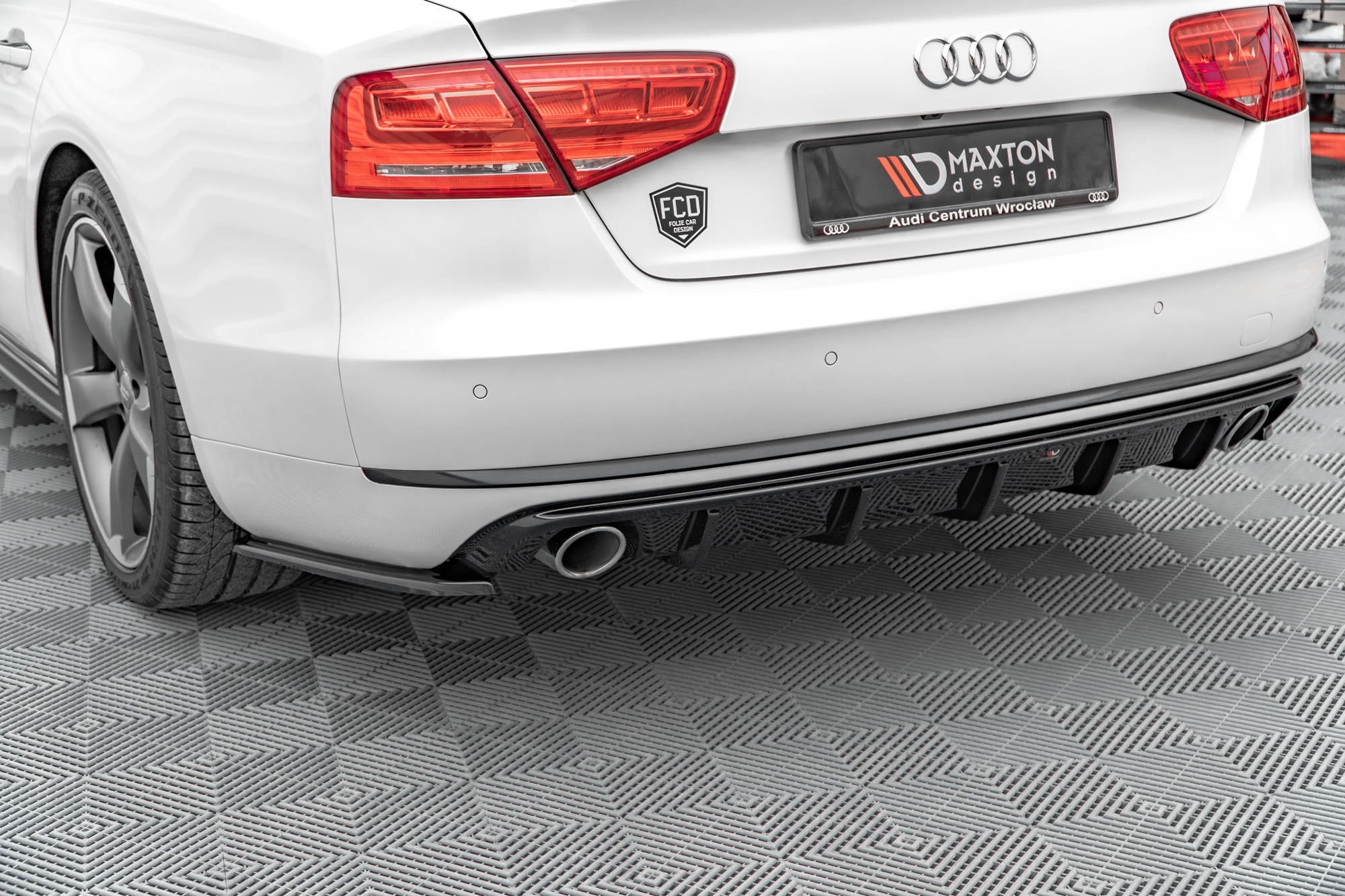 Maxton Design Difusor trasero para Audi A8 D4 - imagen 1