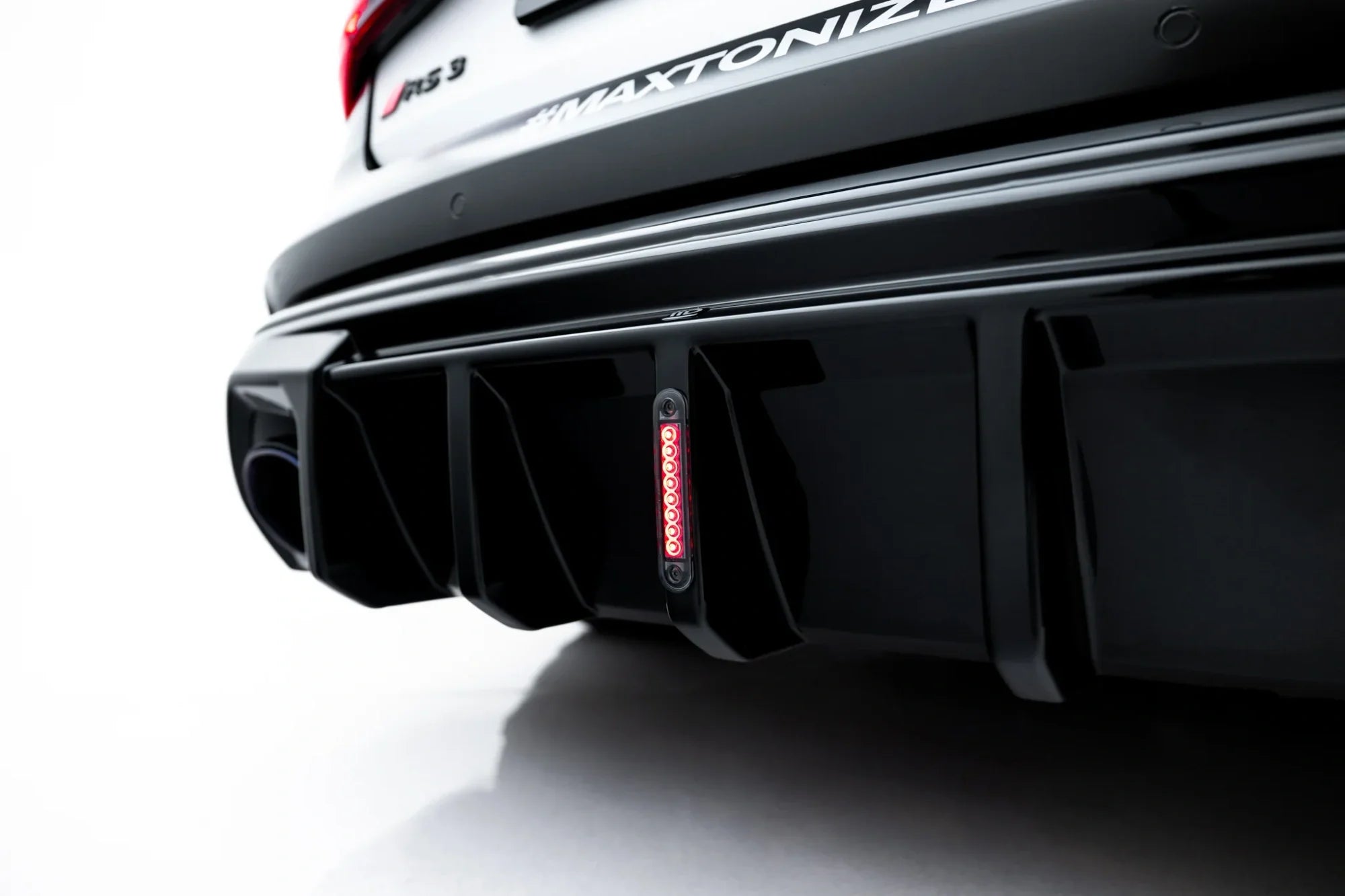 Maxton Design Difusor trasero para Audi RS3 Sedan 8Y Facelift (Version with LED light) - imagen 6