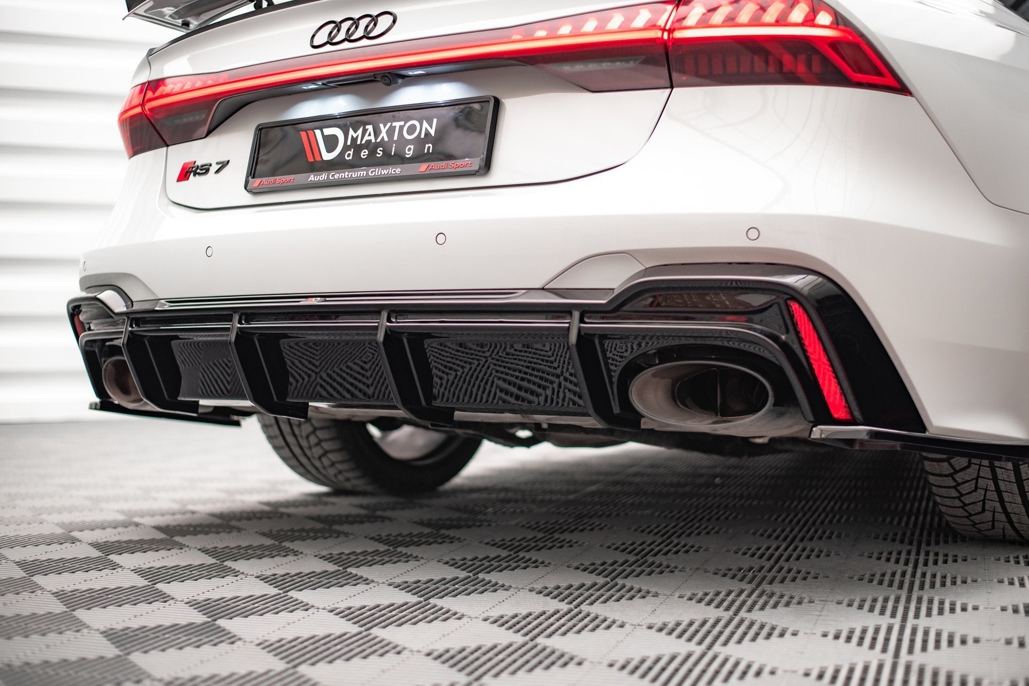 Maxton Design Difusor trasero para Audi RS7 C8 - imagen 2