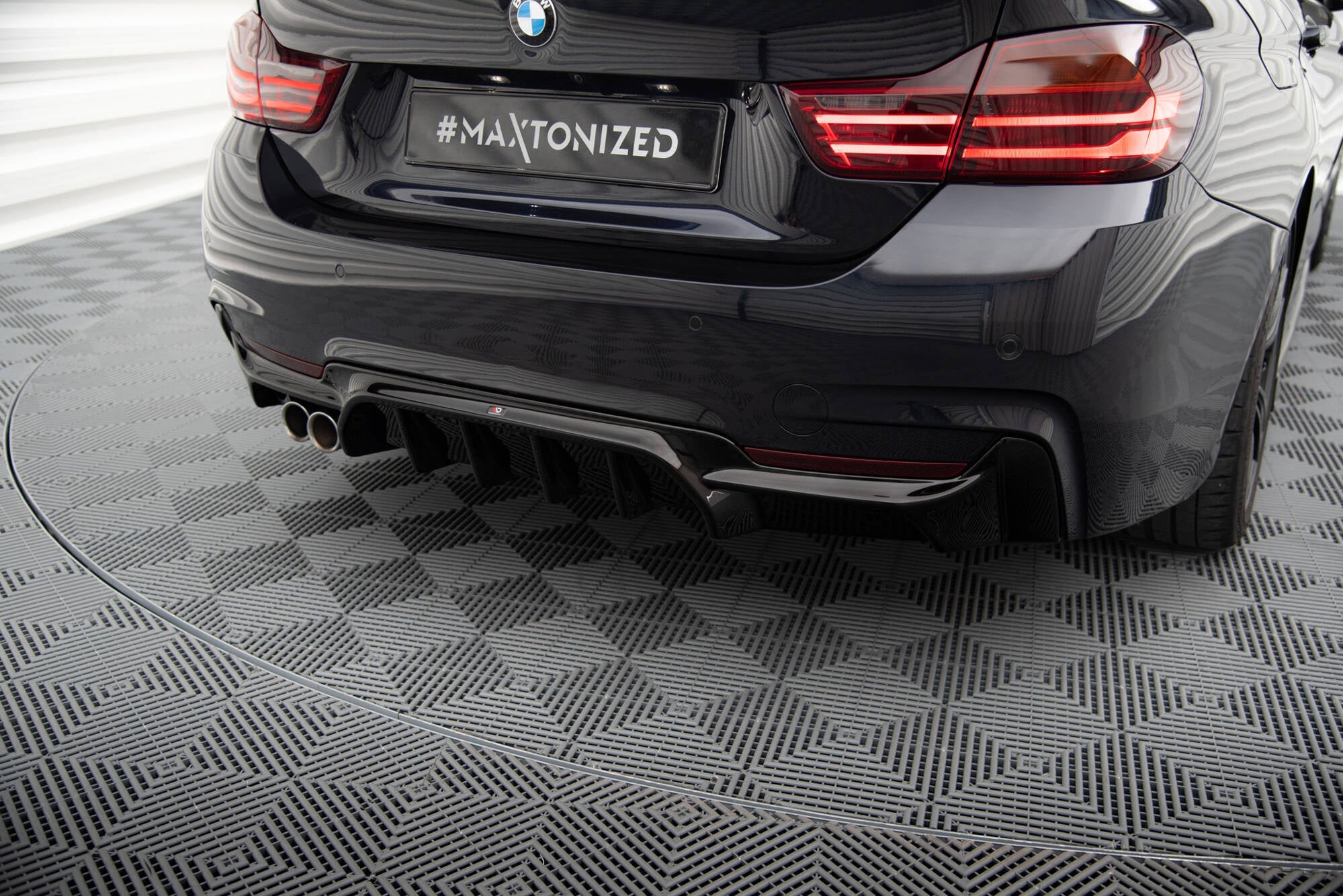 Maxton Design Difusor trasero para BMW 4 Coupe / Gran Coupe / Cabrio M-Pack F32 / F36 / F33 (Version with Exhaust on one side) - imagen 1