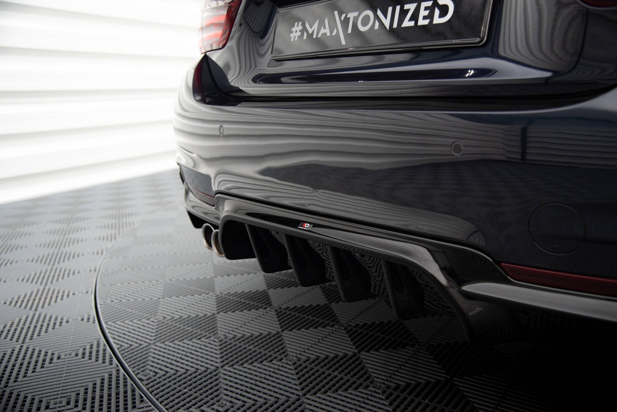 Maxton Design Difusor trasero para BMW 4 Coupe / Gran Coupe / Cabrio M-Pack F32 / F36 / F33 (Version with Exhaust on one side) - imagen 2