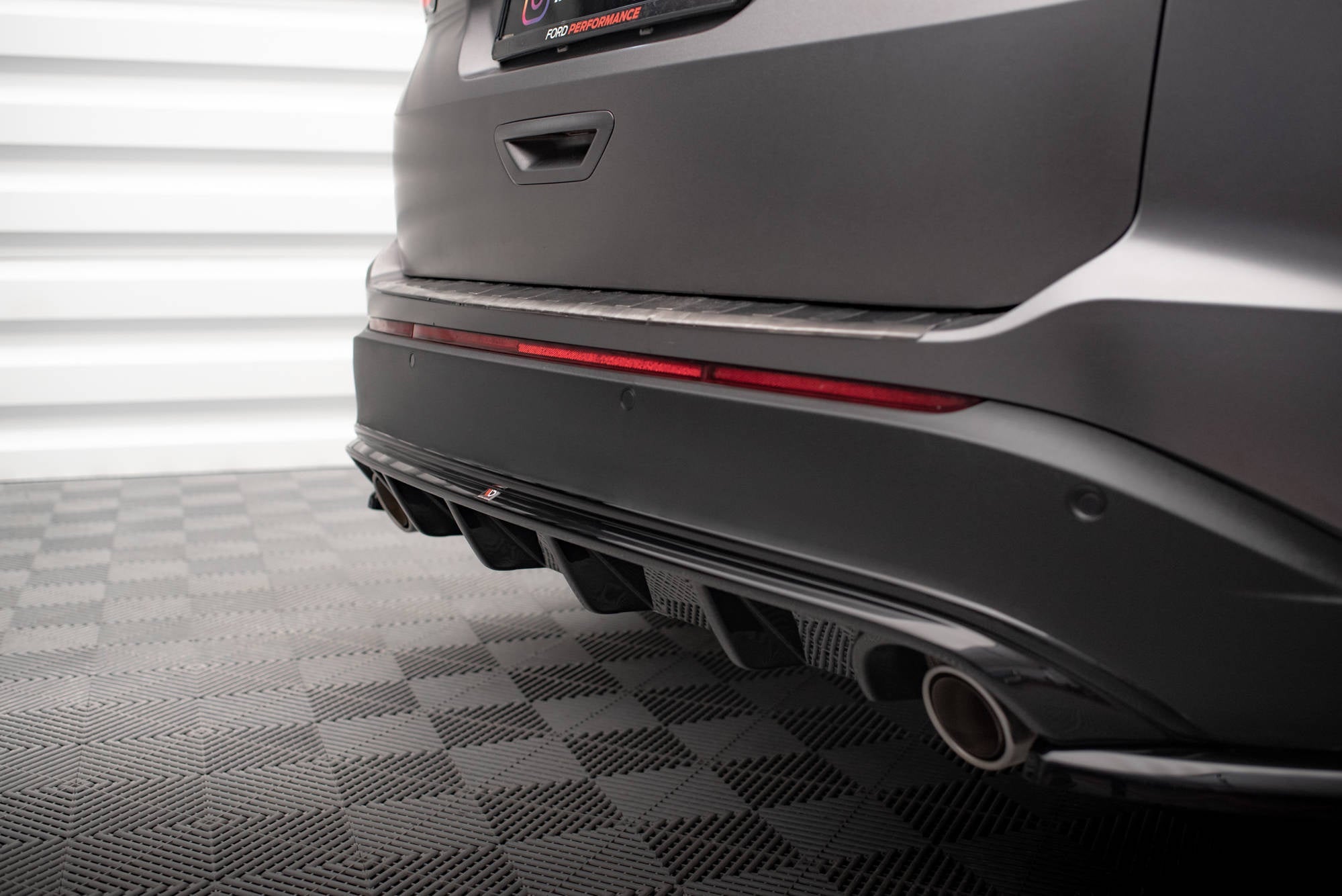 Maxton Design Difusor trasero para Ford Edge Mk2 - imagen 3