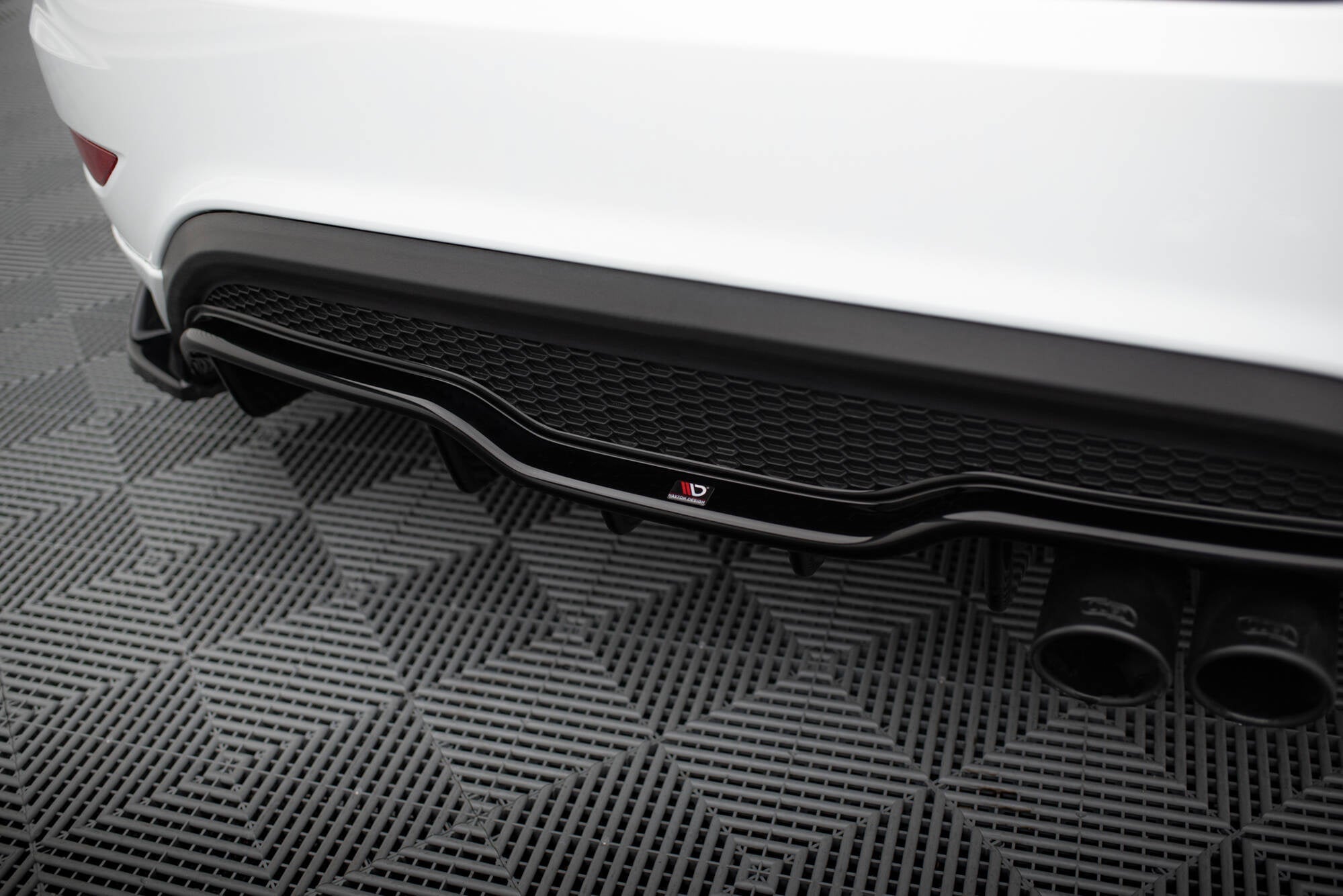 Maxton Design Difusor trasero para Ford Fiesta ST (3 door version) Mk7 Facelift - imagen 2