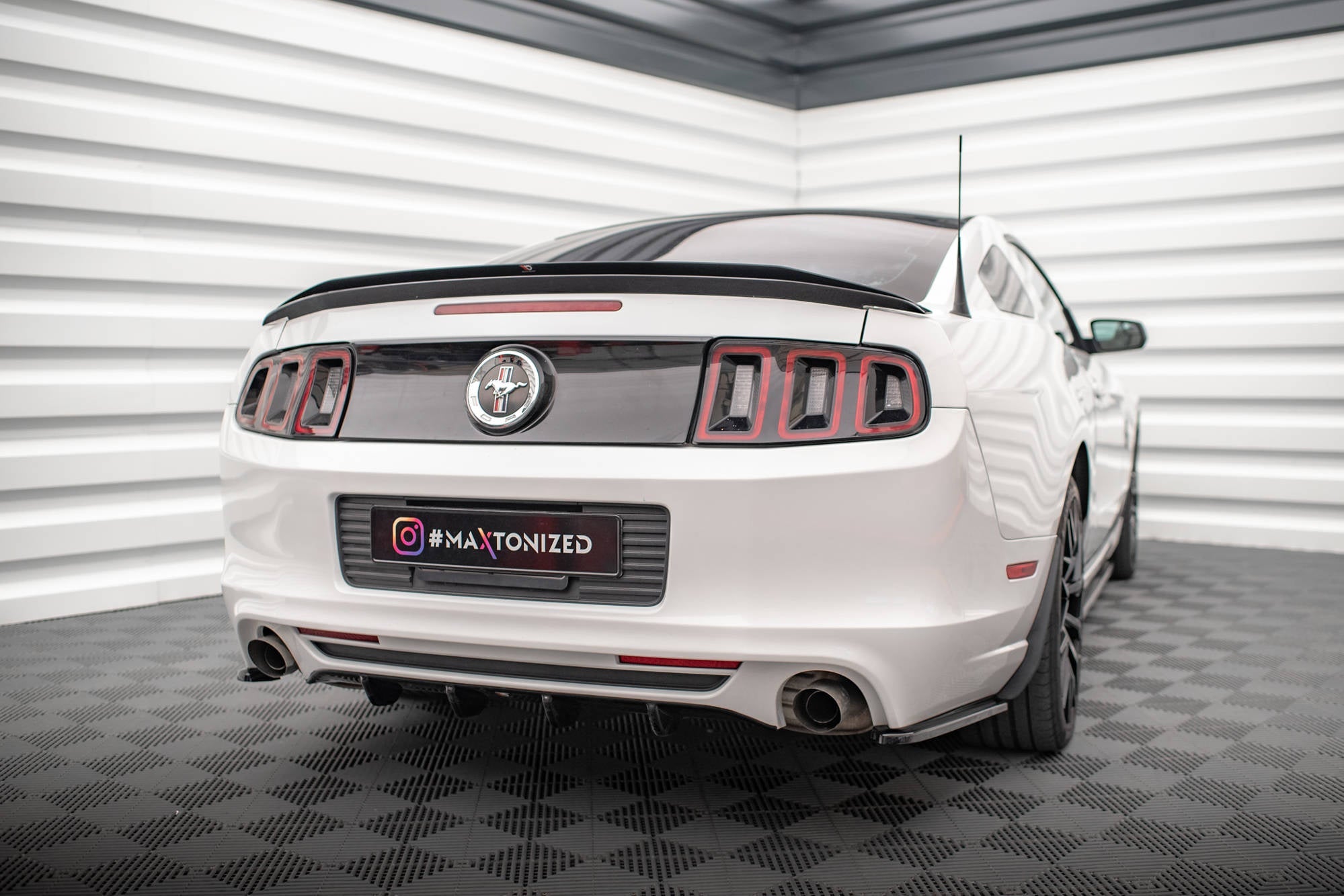 Maxton Design Difusor trasero para Ford Mustang Mk5 Facelift - imagen 1