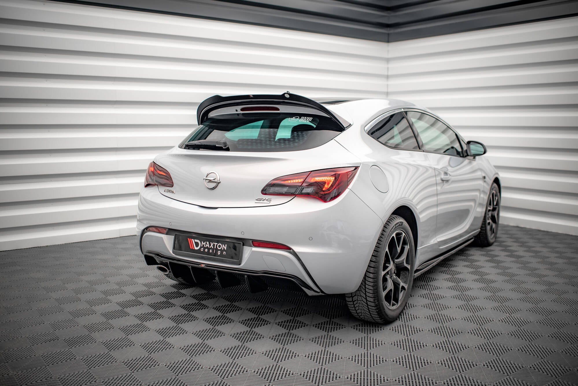 Maxton Design Difusor trasero para Opel Astra GTC OPC-Line J (Version with single Exhaust on one side) - imagen 1