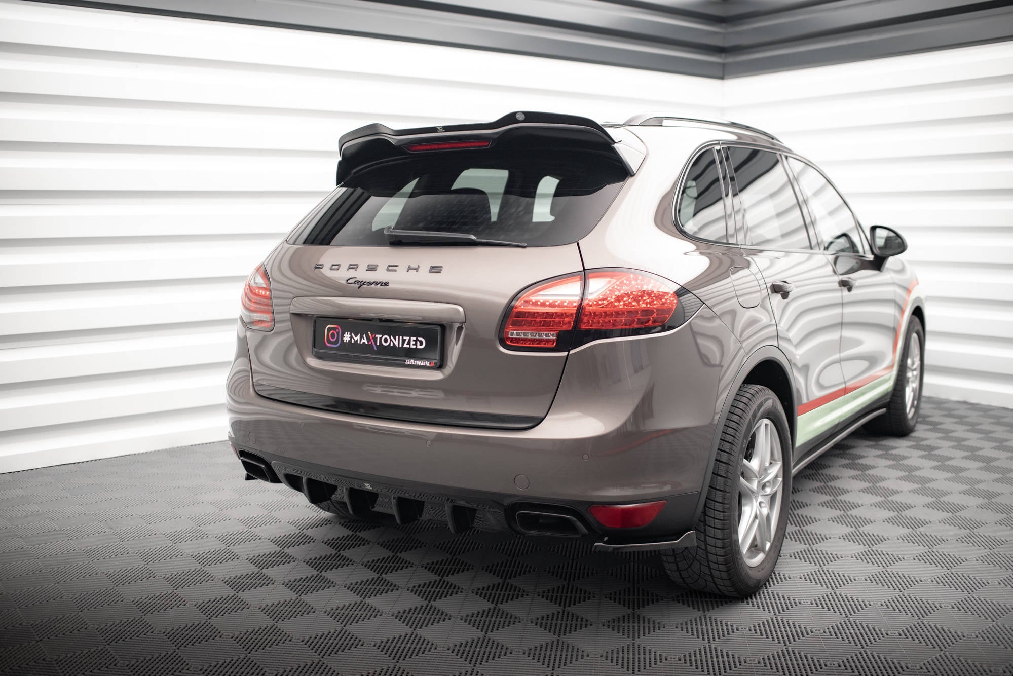 Maxton Design Difusor trasero para Porsche Cayenne Turbo / Standard Mk2 - imagen 1
