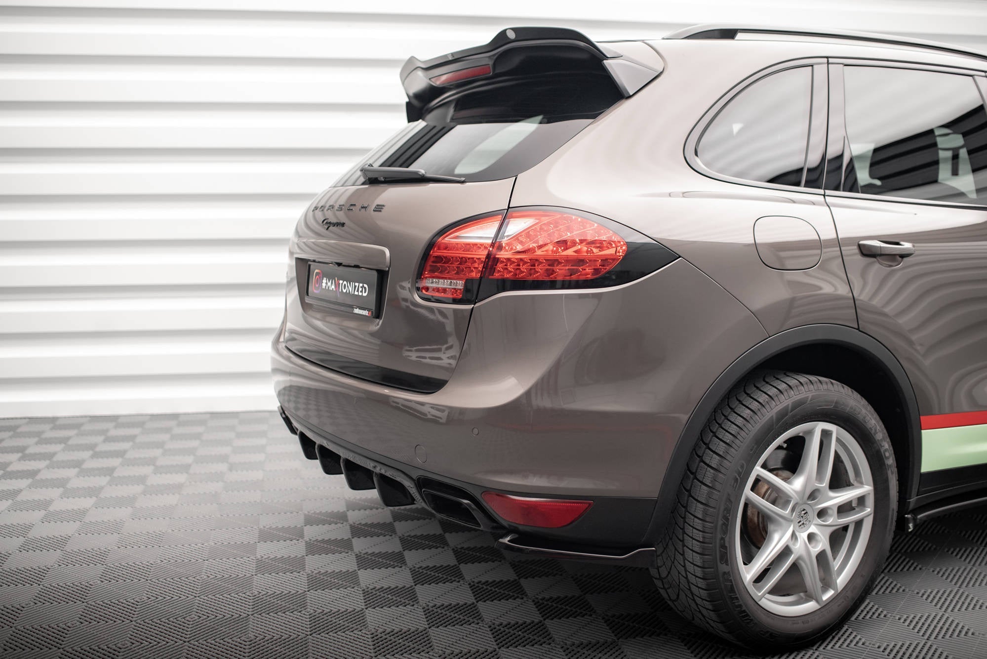 Maxton Design Difusor trasero para Porsche Cayenne Turbo / Standard Mk2 - imagen 2