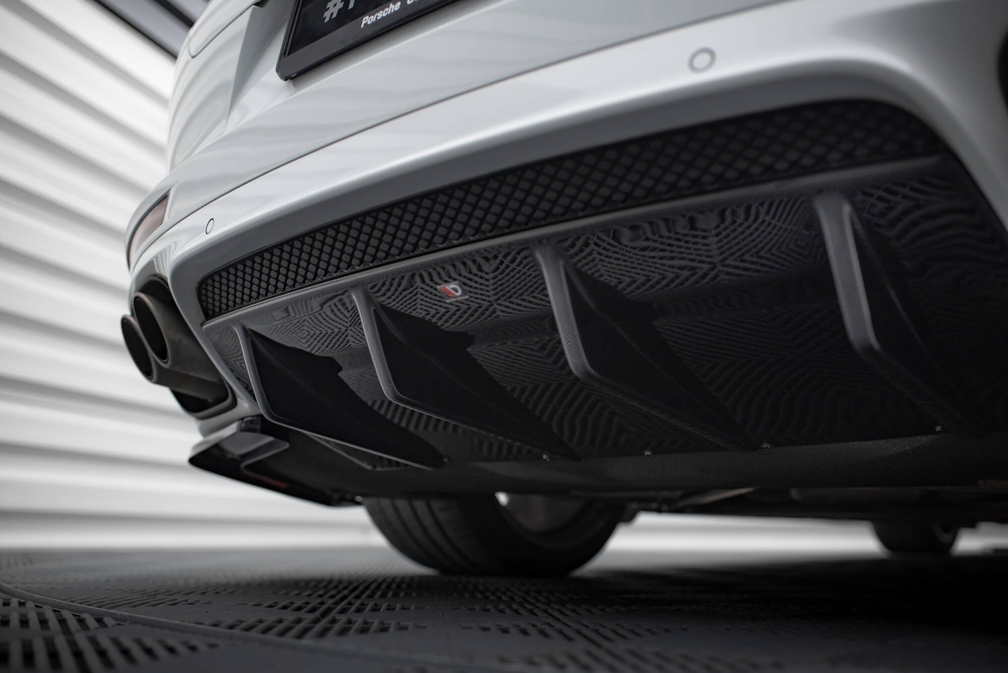 Maxton Design Difusor trasero para Porsche Panamera GTS 971 - imagen 3