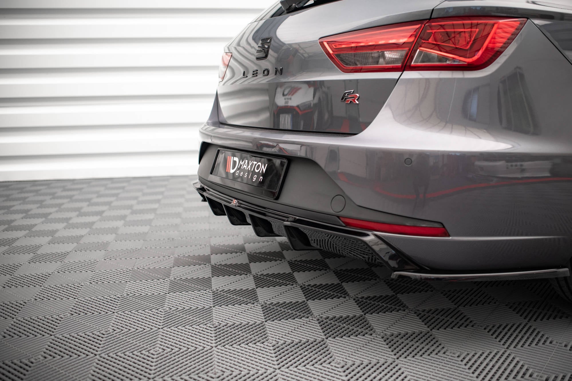 Maxton Design Difusor trasero para Seat Leon FR Sportstourer Mk3 - imagen 2