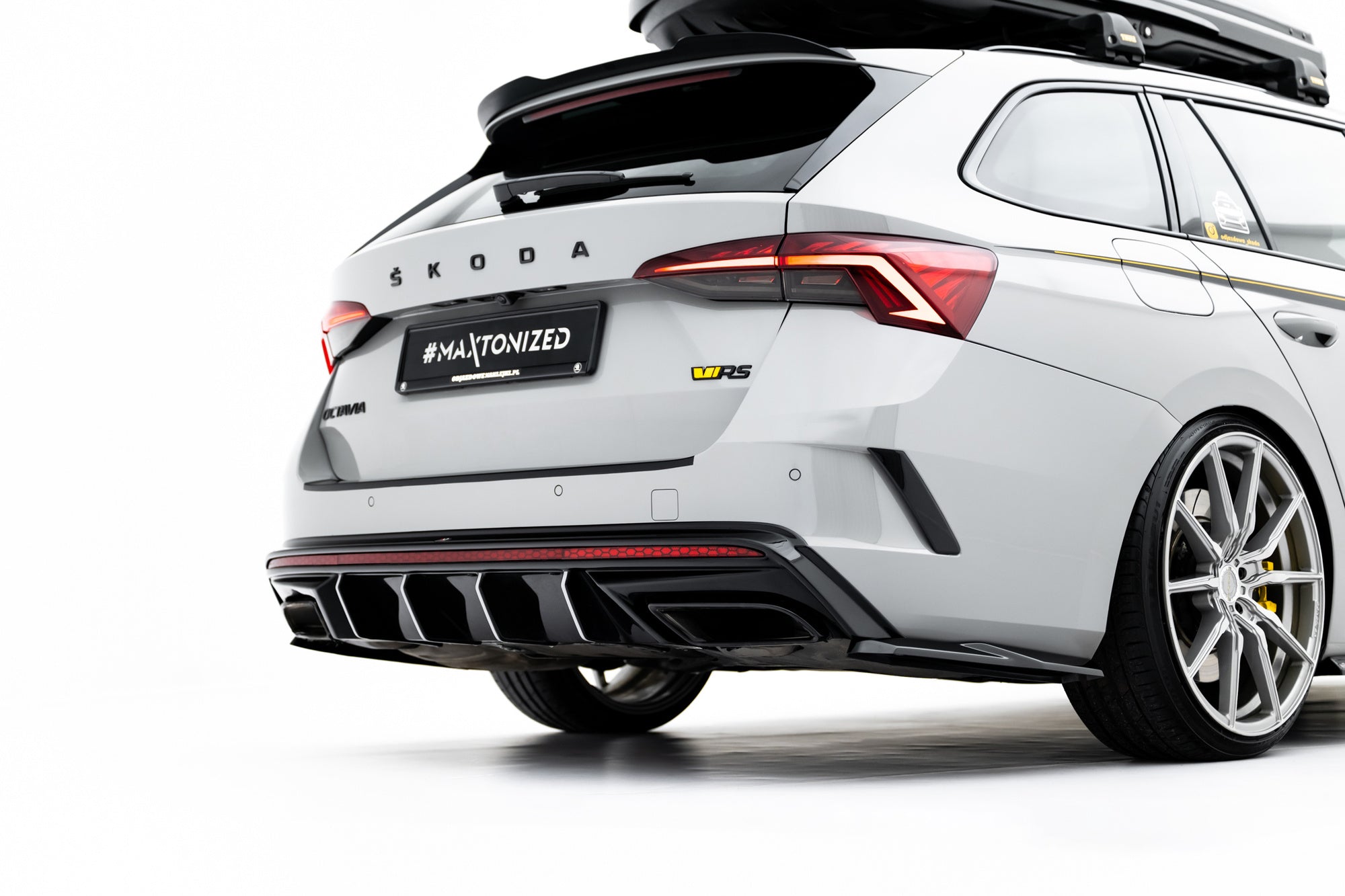 Maxton Design Difusor trasero para Skoda Octavia RS Mk4 - imagen 2