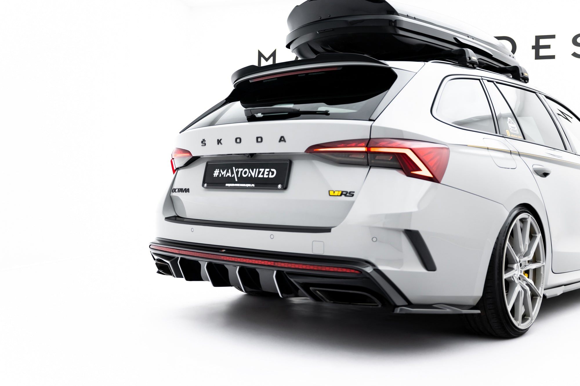 Maxton Design Difusor trasero para Skoda Octavia RS Mk4 - imagen 1