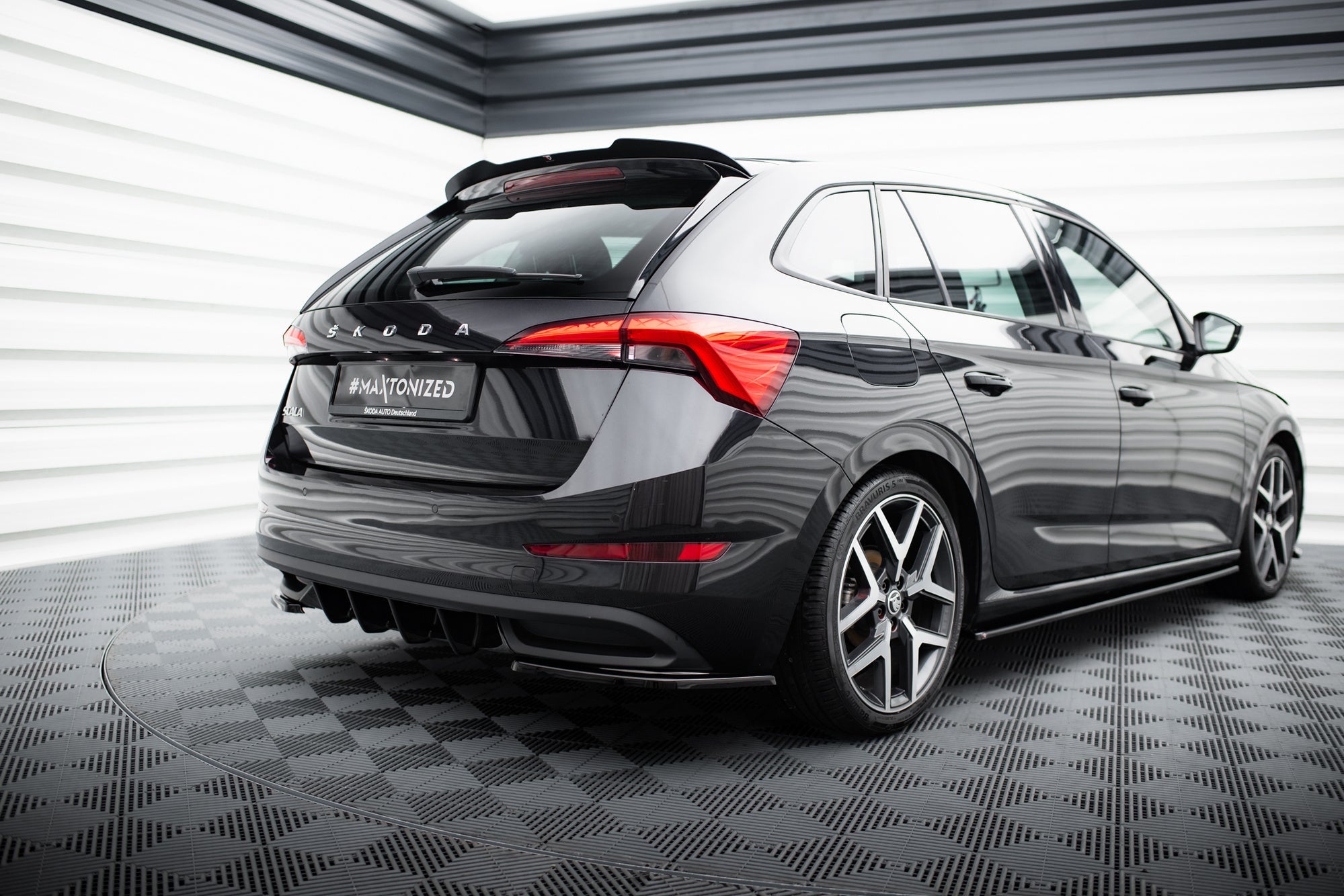 Maxton Design Difusor trasero para Skoda Scala - imagen 2