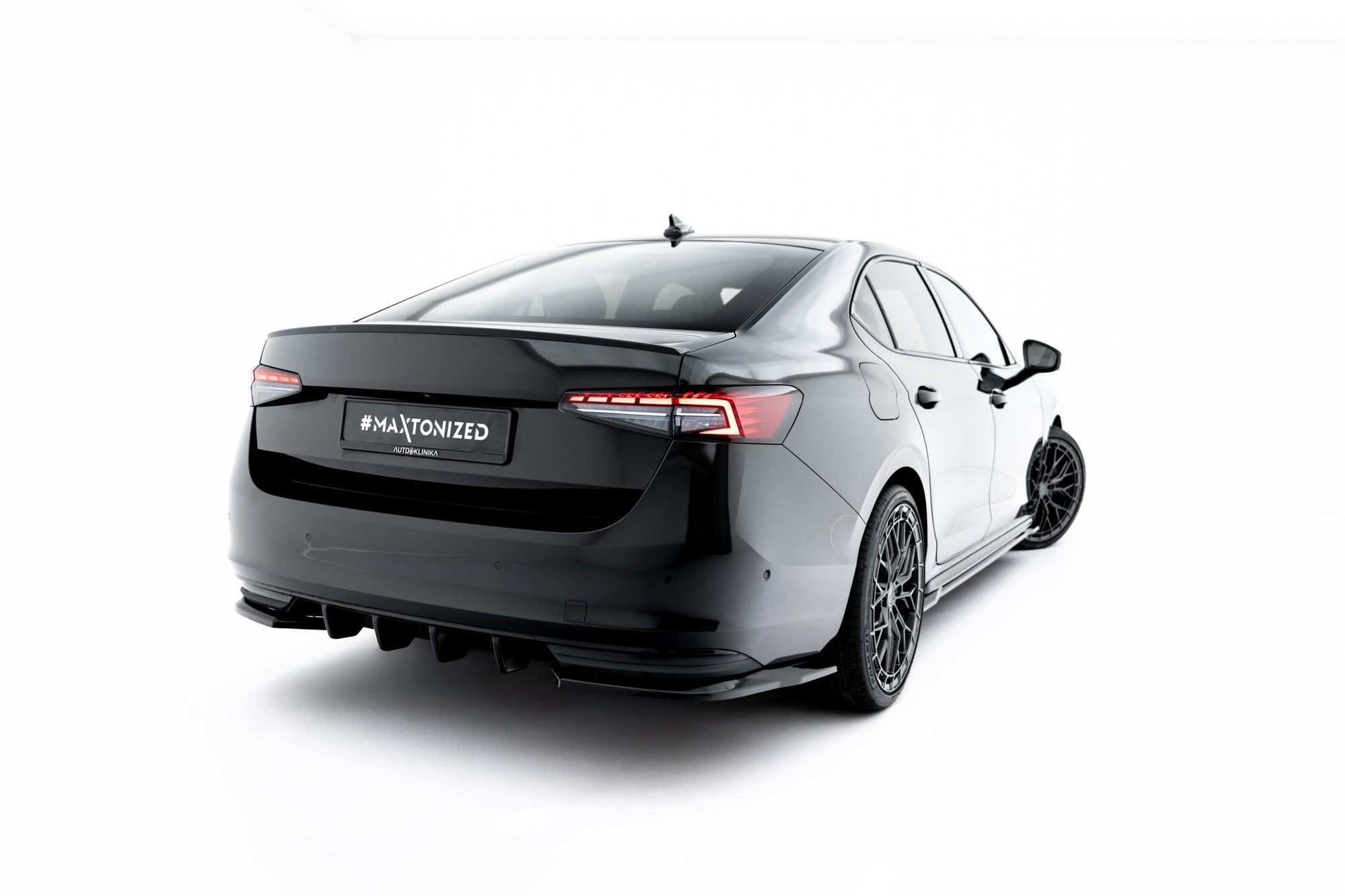 Maxton Design Difusor trasero para Skoda Superb Sportline Mk4 - imagen 2